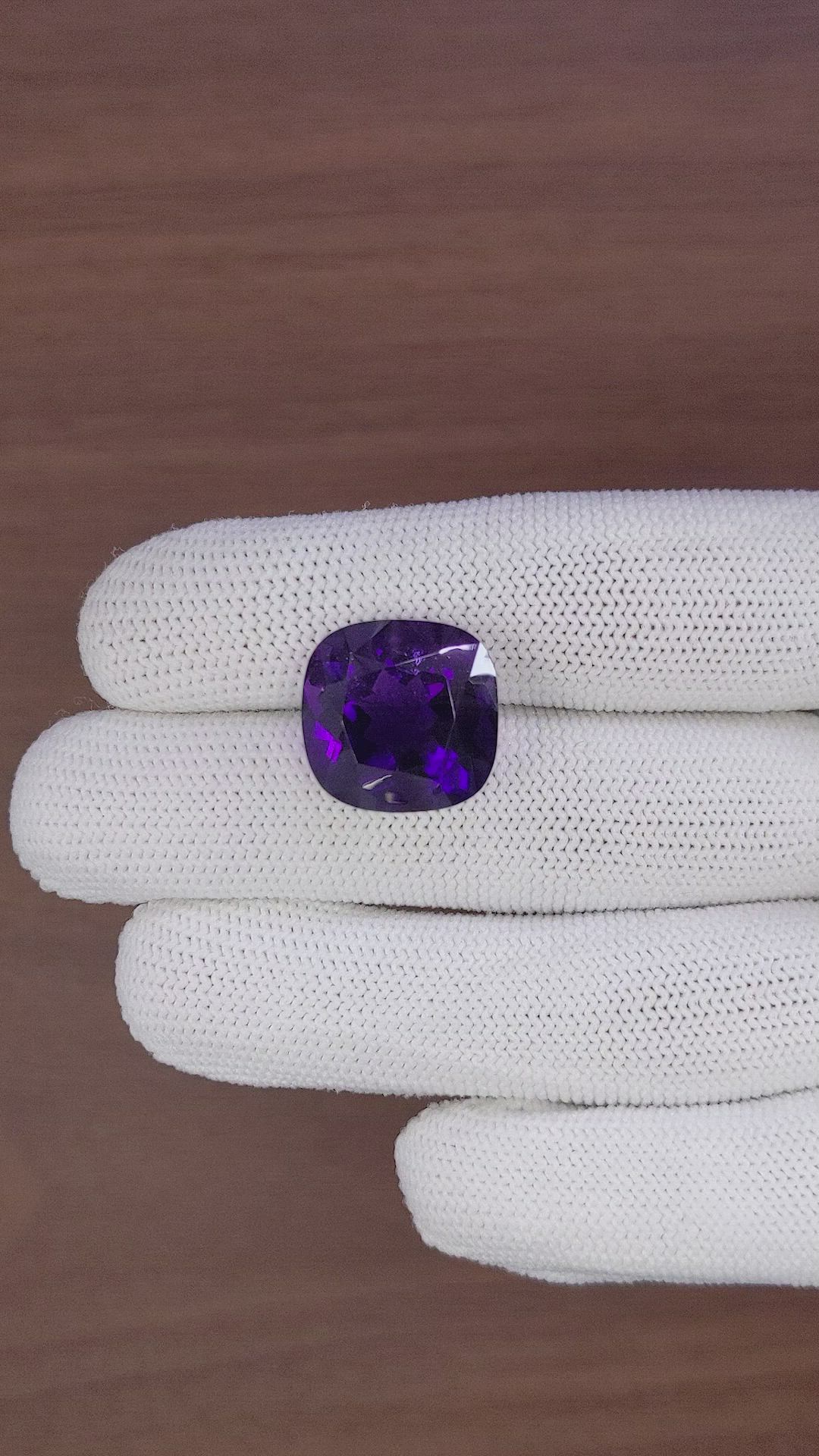18.87 Ct. Purple Amethyst from Ceylon (Sri Lanka) Size Video
