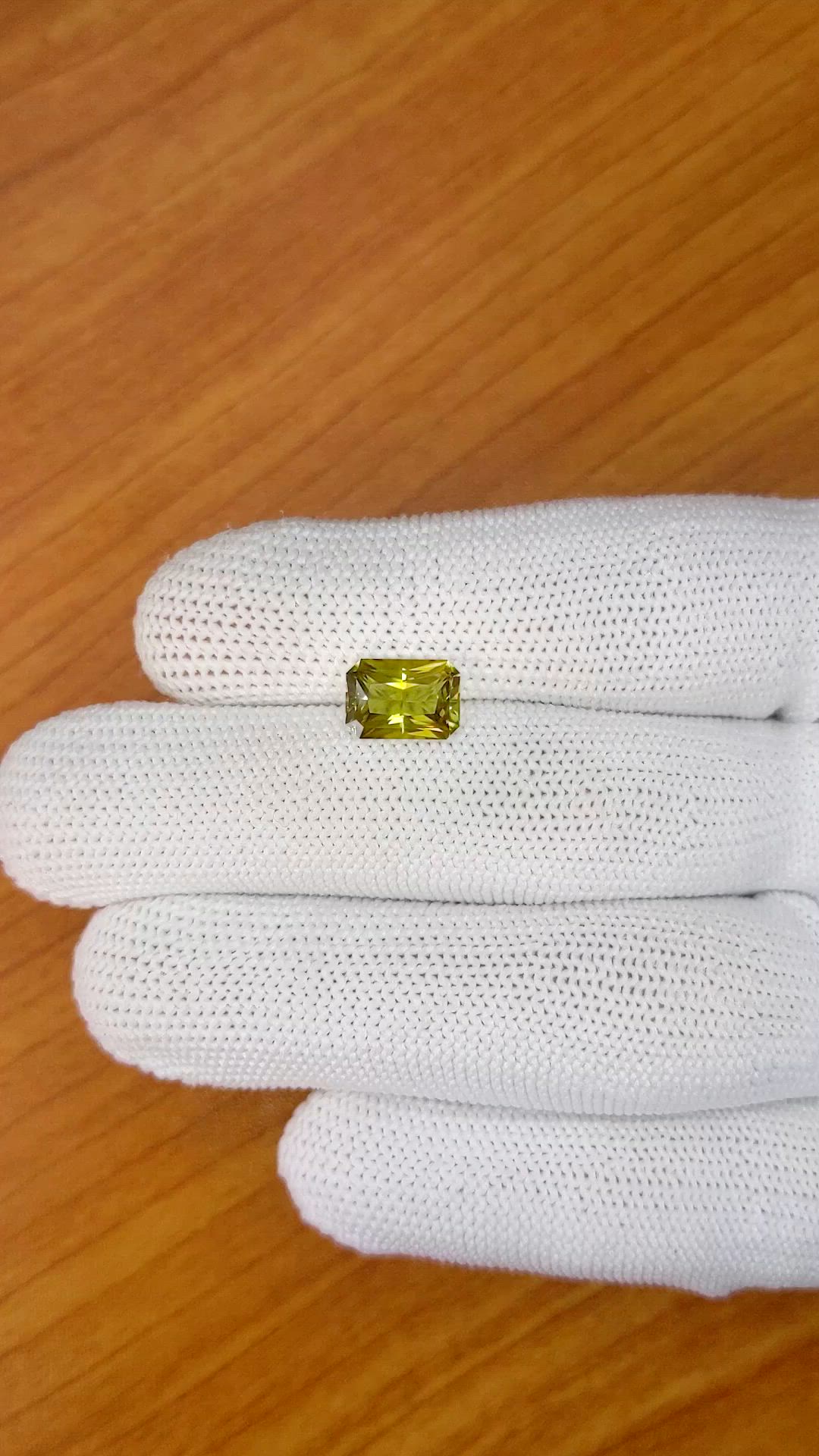 2.59 Ct. Brownish Yellow Chrysoberyl from Ceylon (Sri Lanka) Size Video