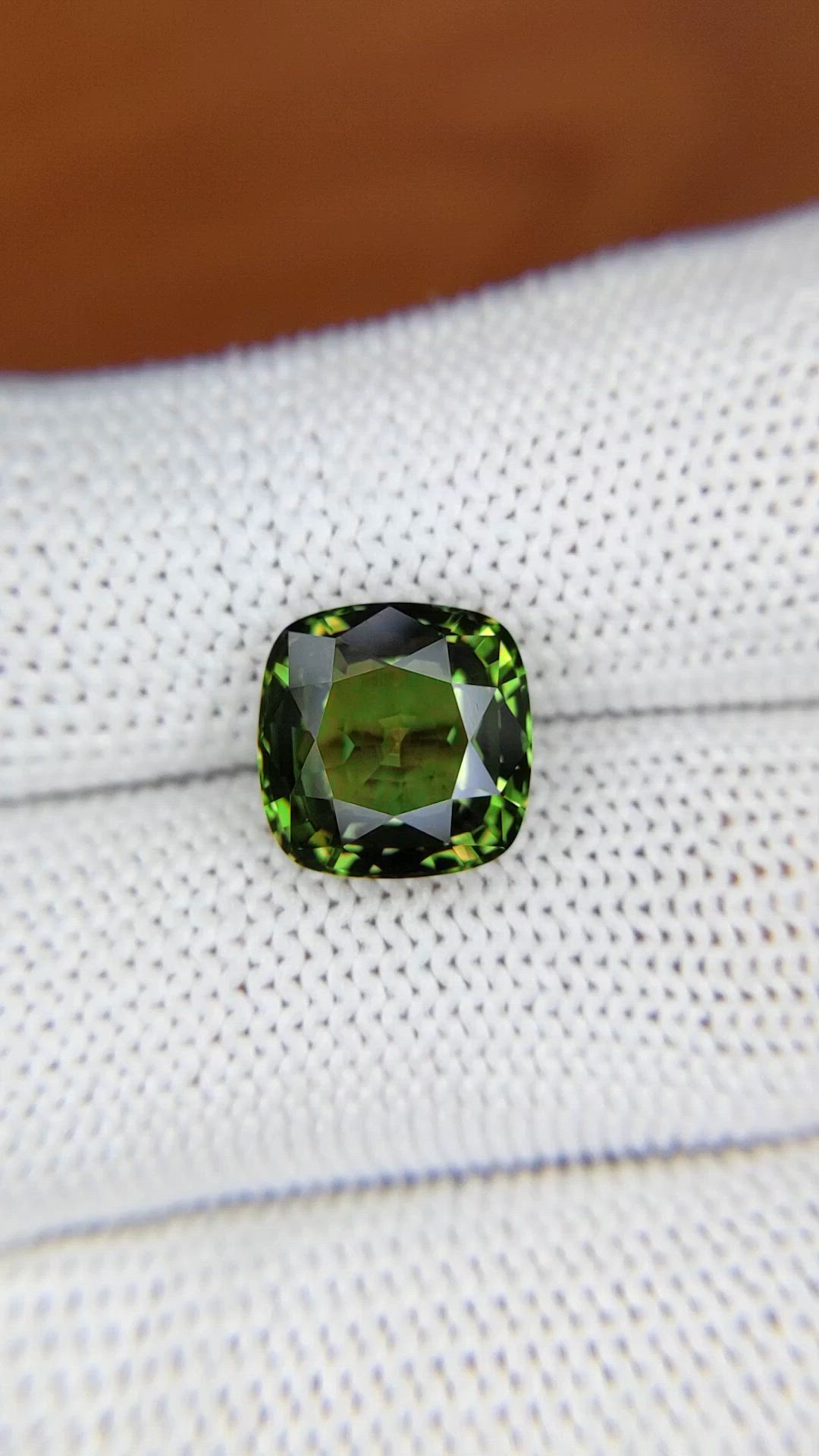 5.29 Ct. Alexandrite from Ceylon (Sri Lanka) Size Video