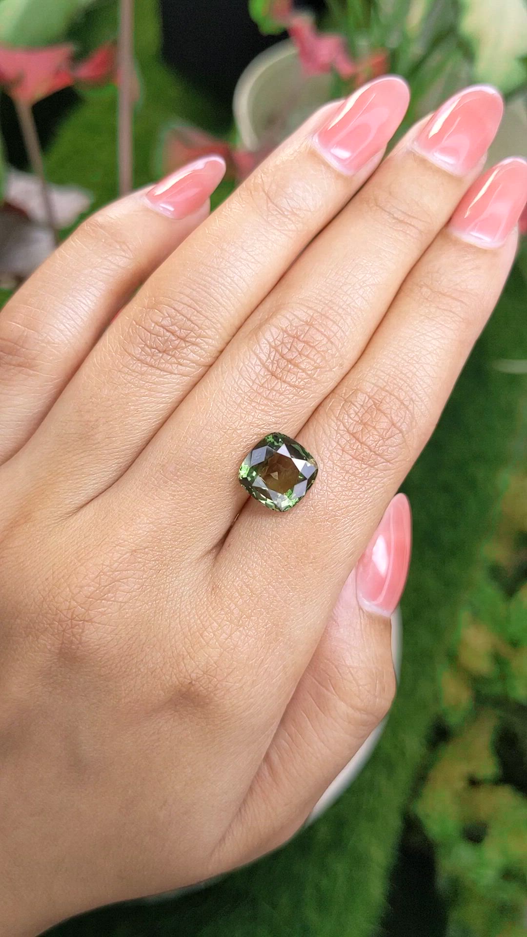 5.29 Ct. Alexandrite from Ceylon (Sri Lanka) Size Video