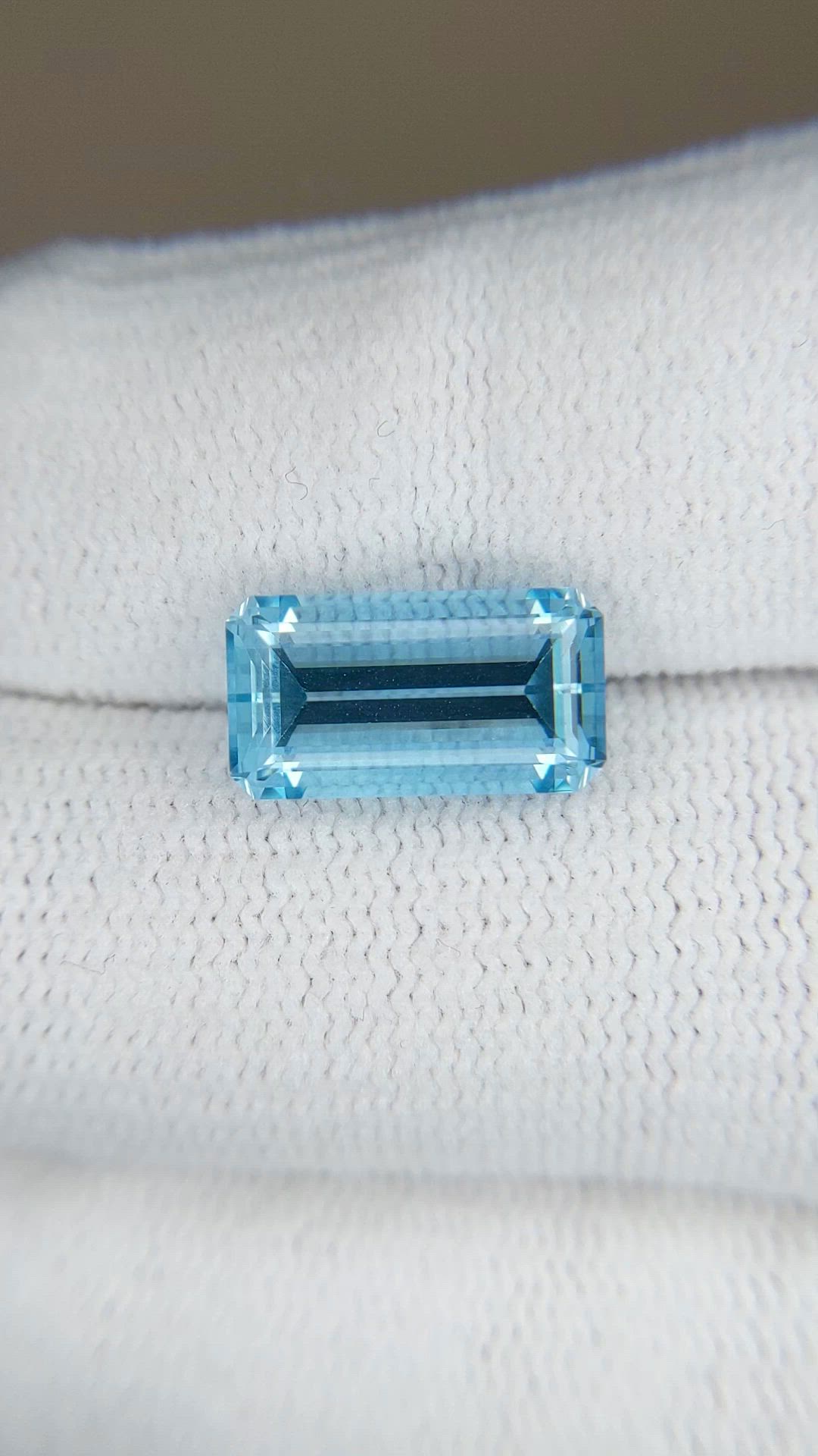 4.07 Ct. Blue Aquamarine from Brazil Size Video