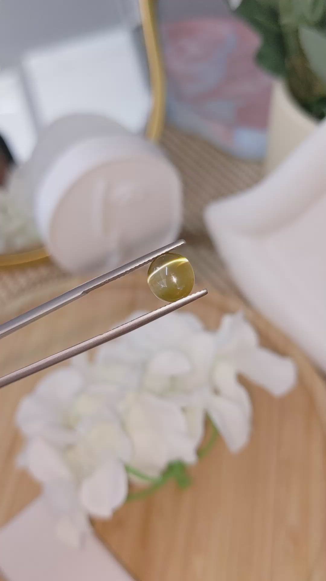 4.33 Ct. Brownish Yellow Cabochon Chrysoberyl from Ceylon (Sri Lanka) Size Video