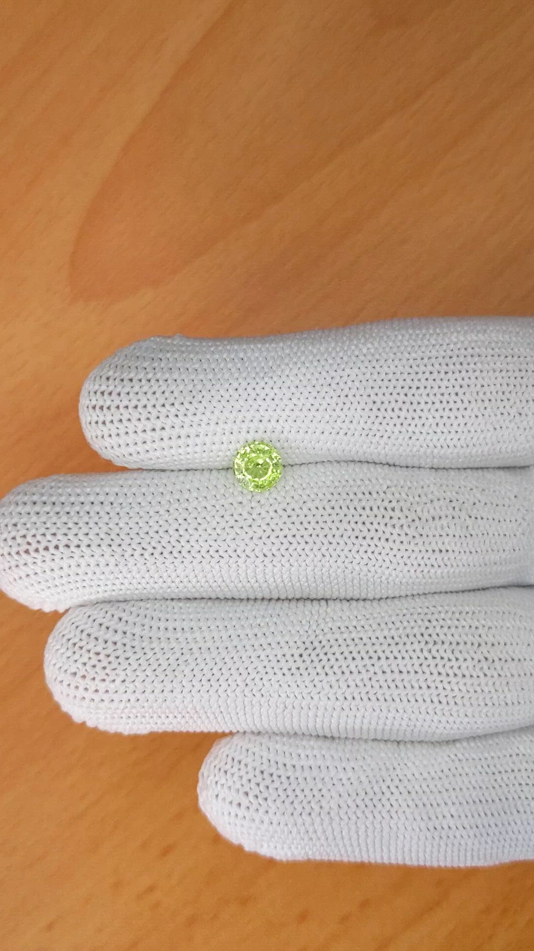 0.85 Ct. Yellowish Green Chrysoberyl from Ceylon (Sri Lanka) Size Video