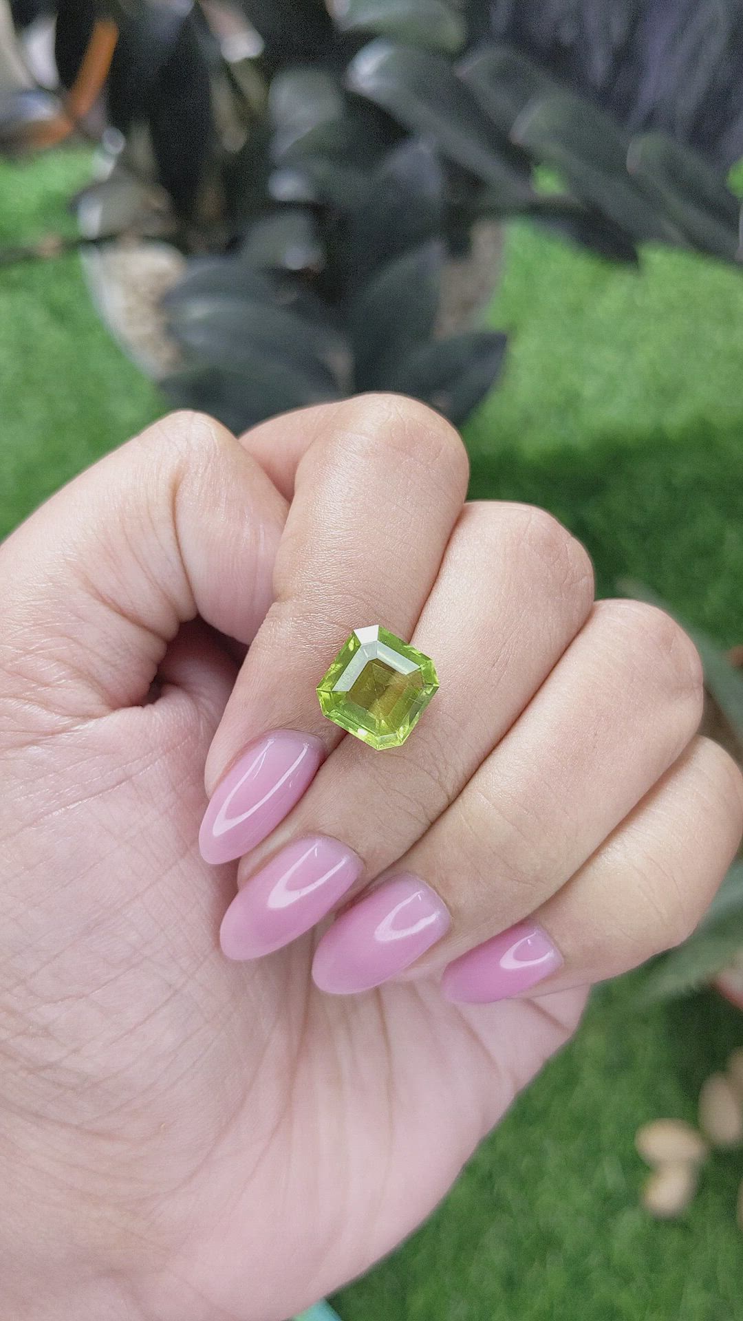 4.19 Ct. Green (Lime Green) Peridot from Tanzania Size Video