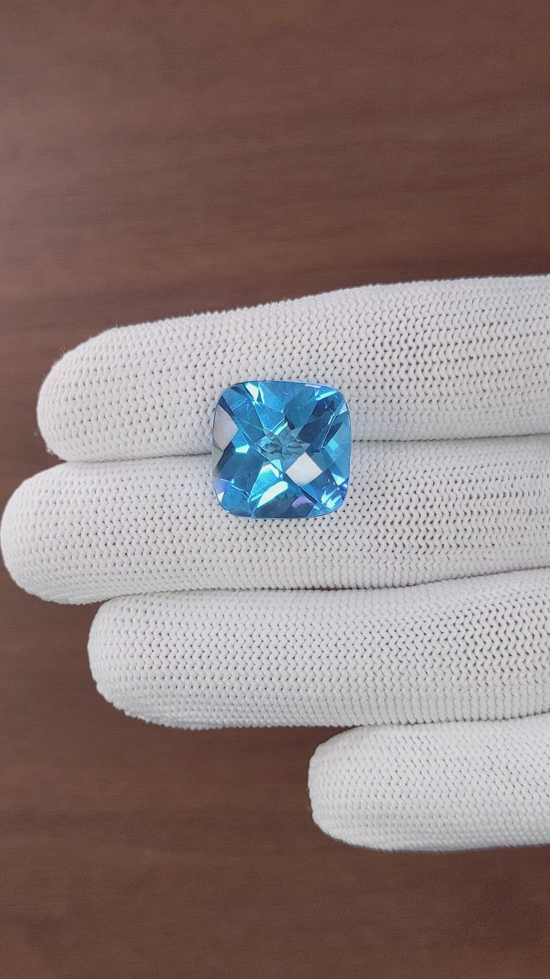 17.92 Ct. Blue Topaz from Ceylon (Sri Lanka) Size Video