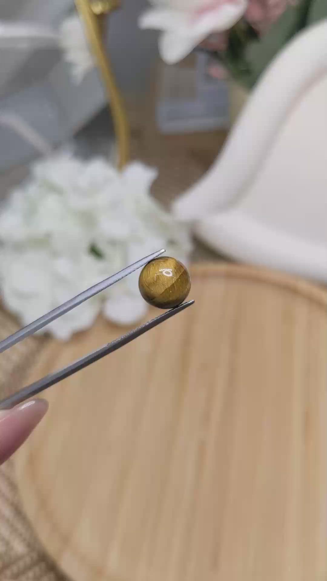 4.32 Ct. Cabochon Tiger's Eye from Ceylon (Sri Lanka) Size Video
