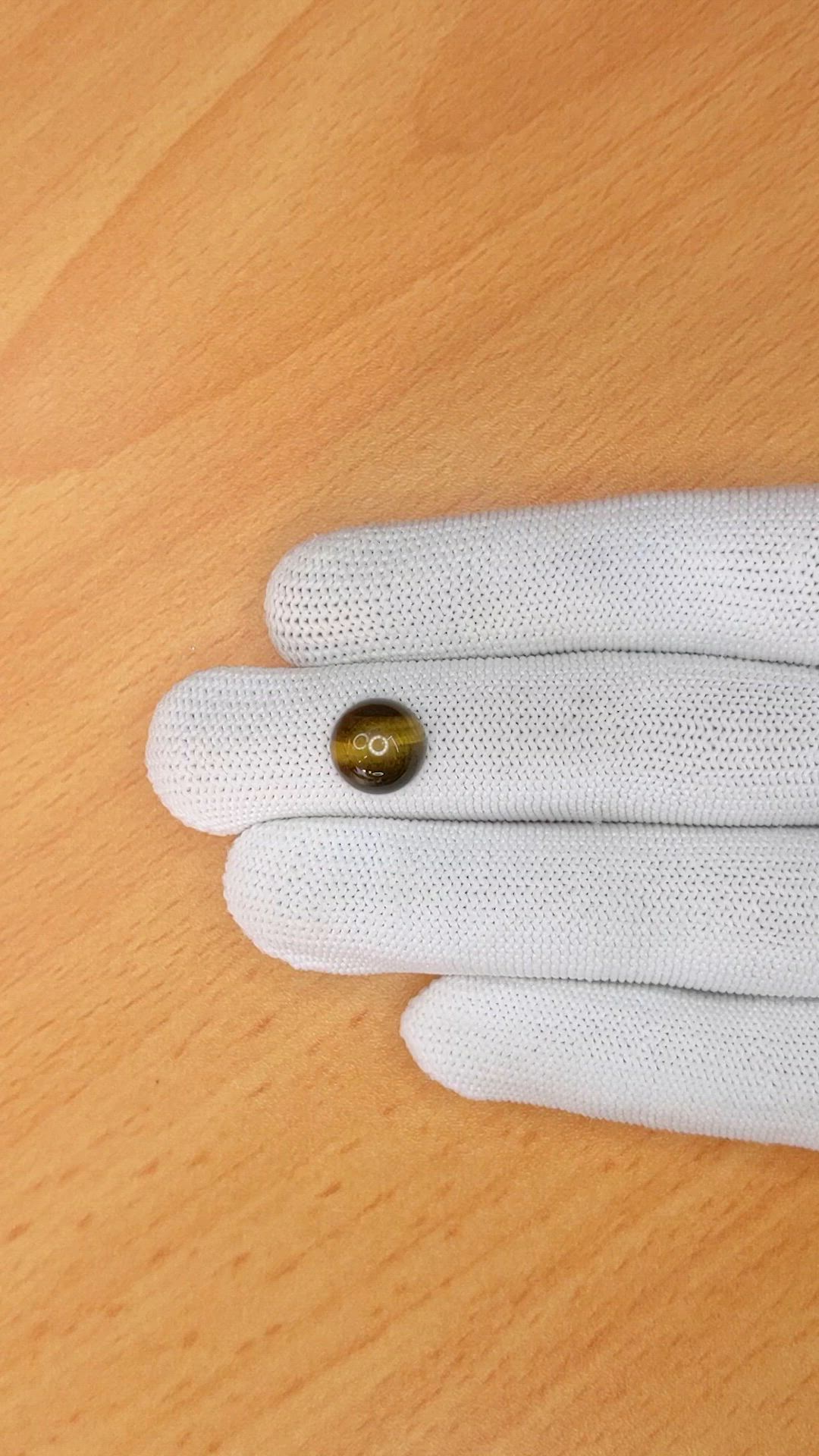 4.56 Ct. Cabochon Tiger's Eye from Ceylon (Sri Lanka) Size Video