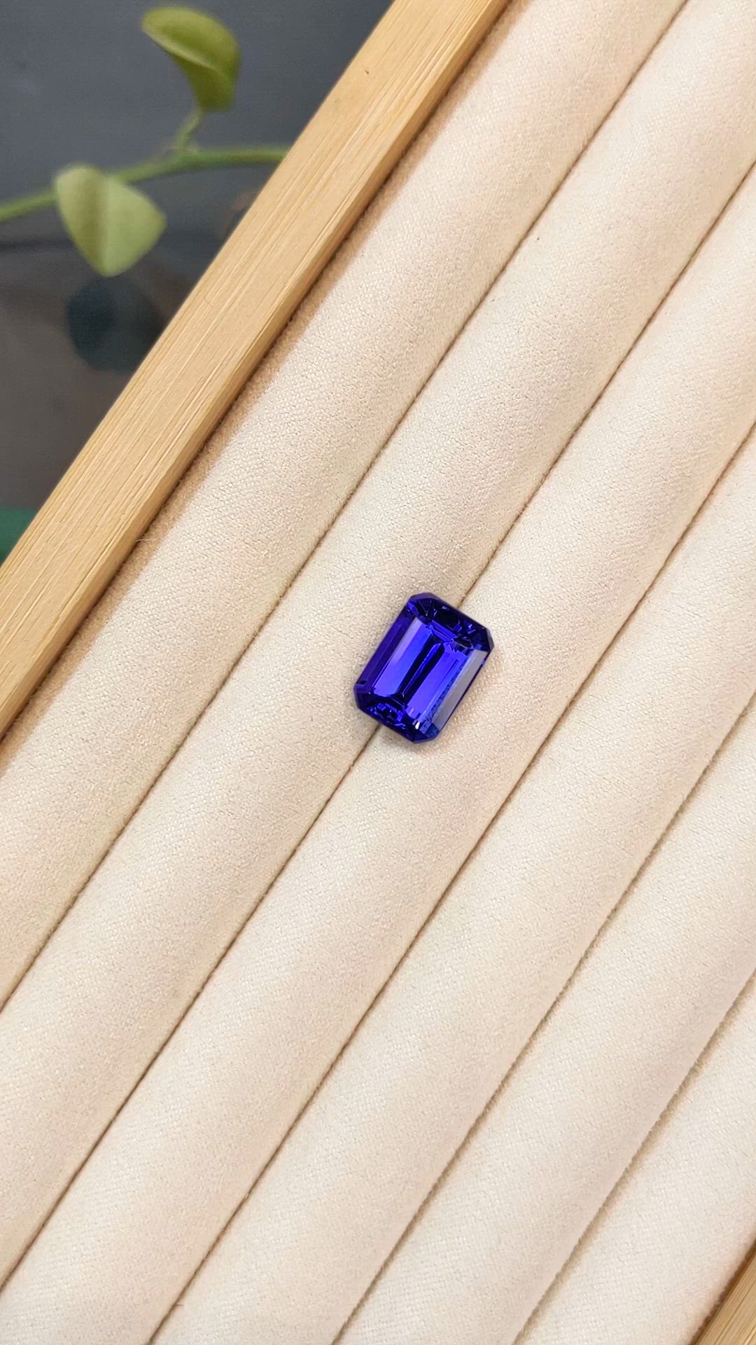 7.91 Ct. Violetish Blue Tanzanite from Tanzania Size Video