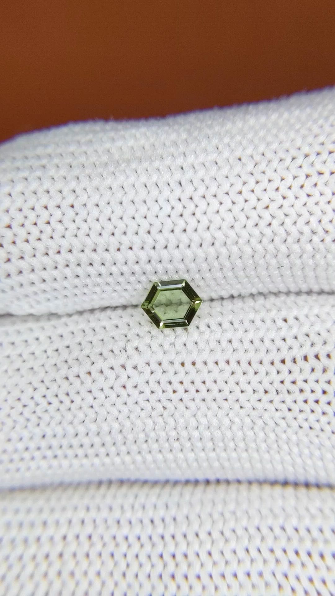 0.28 Ct. Alexandrite from Ceylon (Sri Lanka) Size Video