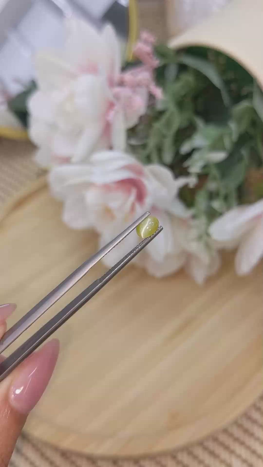 0.98 Ct. Yellow Cabochon Chrysoberyl from Ceylon (Sri Lanka) Size Video