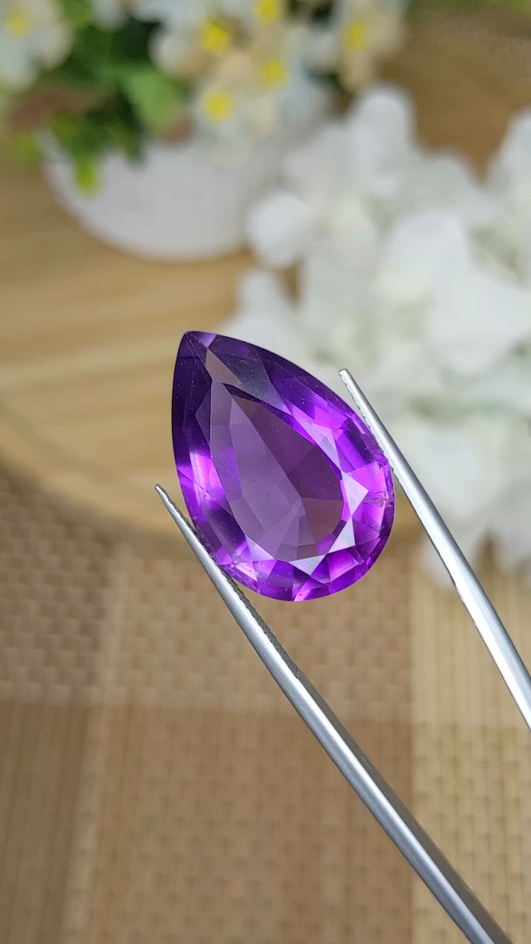 21.82 Ct. Purple Amethyst from Ceylon (Sri Lanka) Size Video