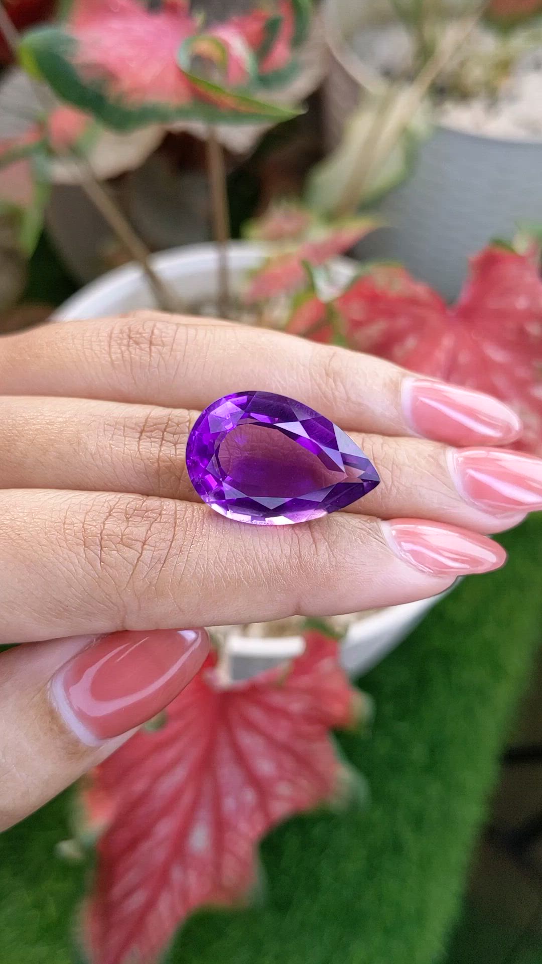 21.82 Ct. Purple Amethyst from Ceylon (Sri Lanka) Size Video