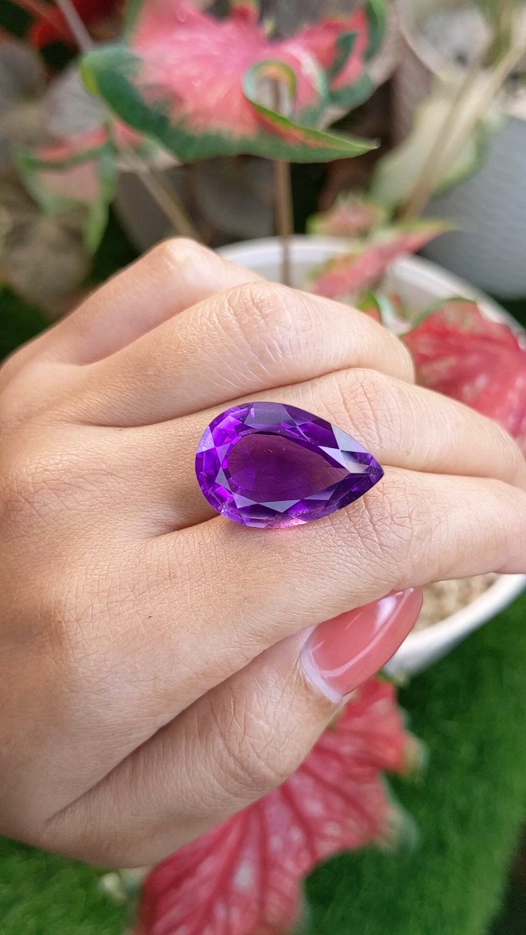 21.82 Ct. Purple Amethyst from Ceylon (Sri Lanka) Size Video
