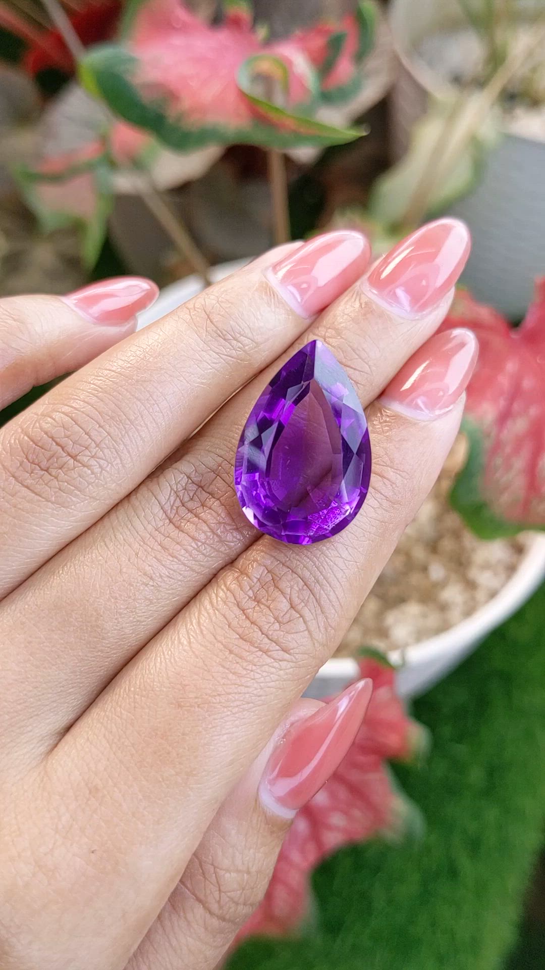 21.82 Ct. Purple Amethyst from Ceylon (Sri Lanka) Size Video