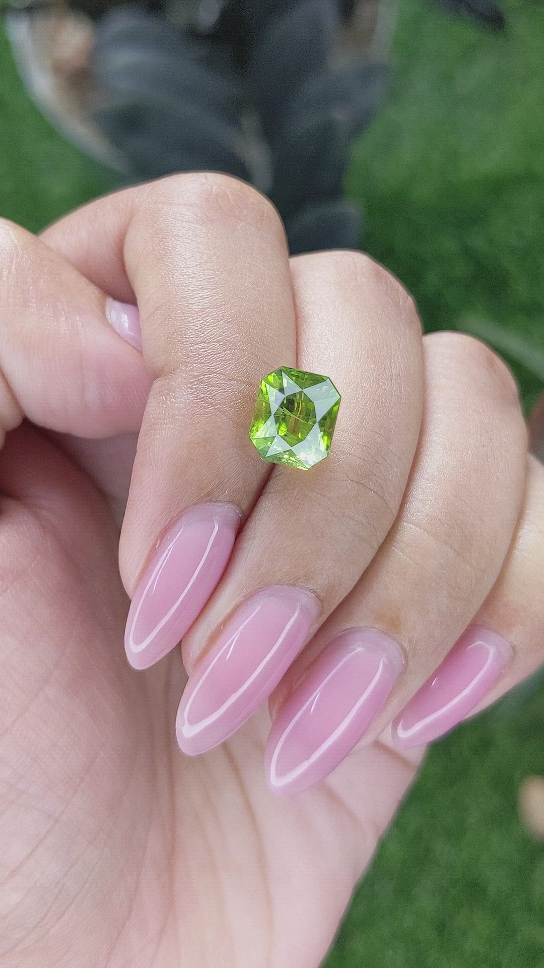 3.84 Ct. Green (Lime Green) Peridot from Ceylon (Sri Lanka) Size Video