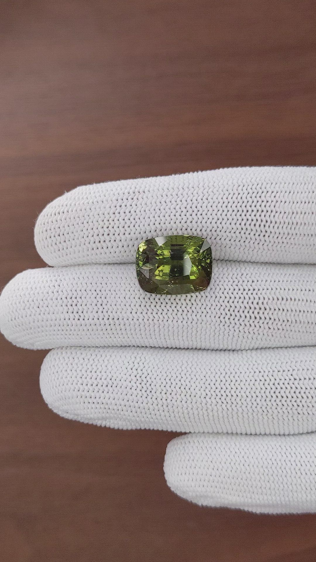 14.50 Ct. Alexandrite from Ceylon (Sri Lanka) Size Video