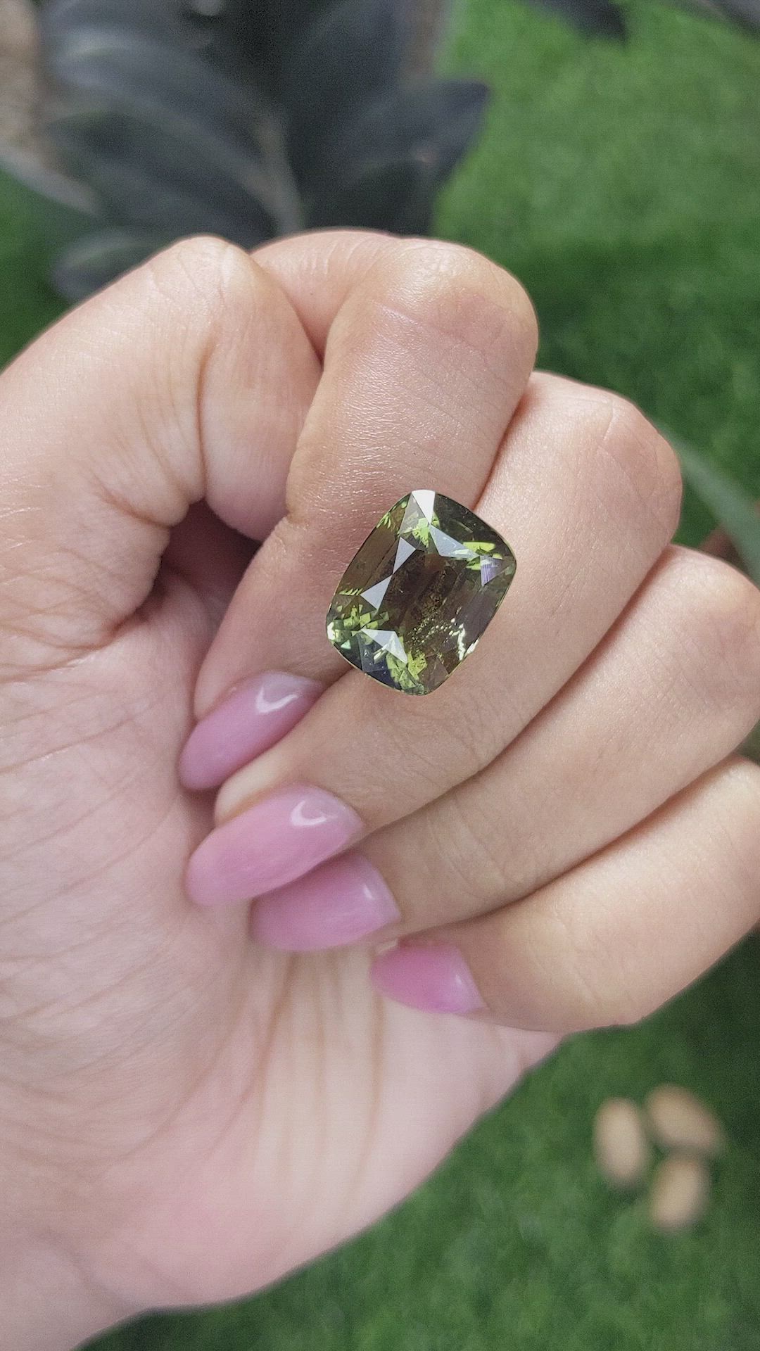14.50 Ct. Alexandrite from Ceylon (Sri Lanka) Size Video