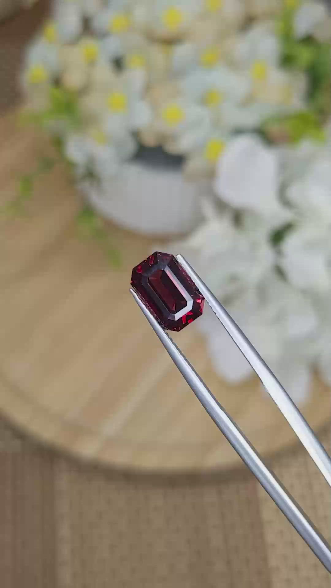 3.66 Ct. Pinkish Red Garnet from Ceylon (Sri Lanka) Size Video