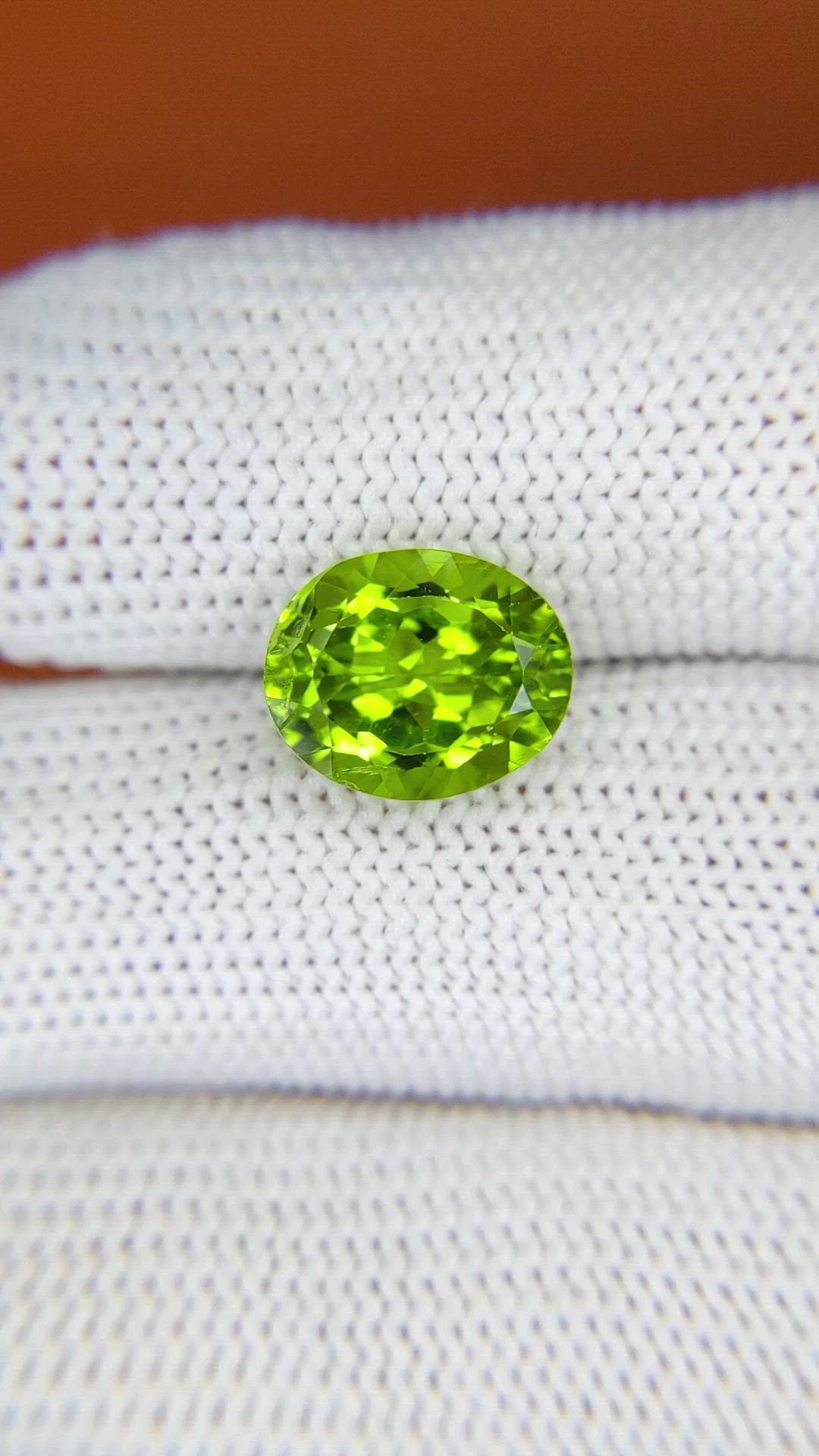 4.58 Ct. Yellowish Green Peridot from Pakistan Size Video
