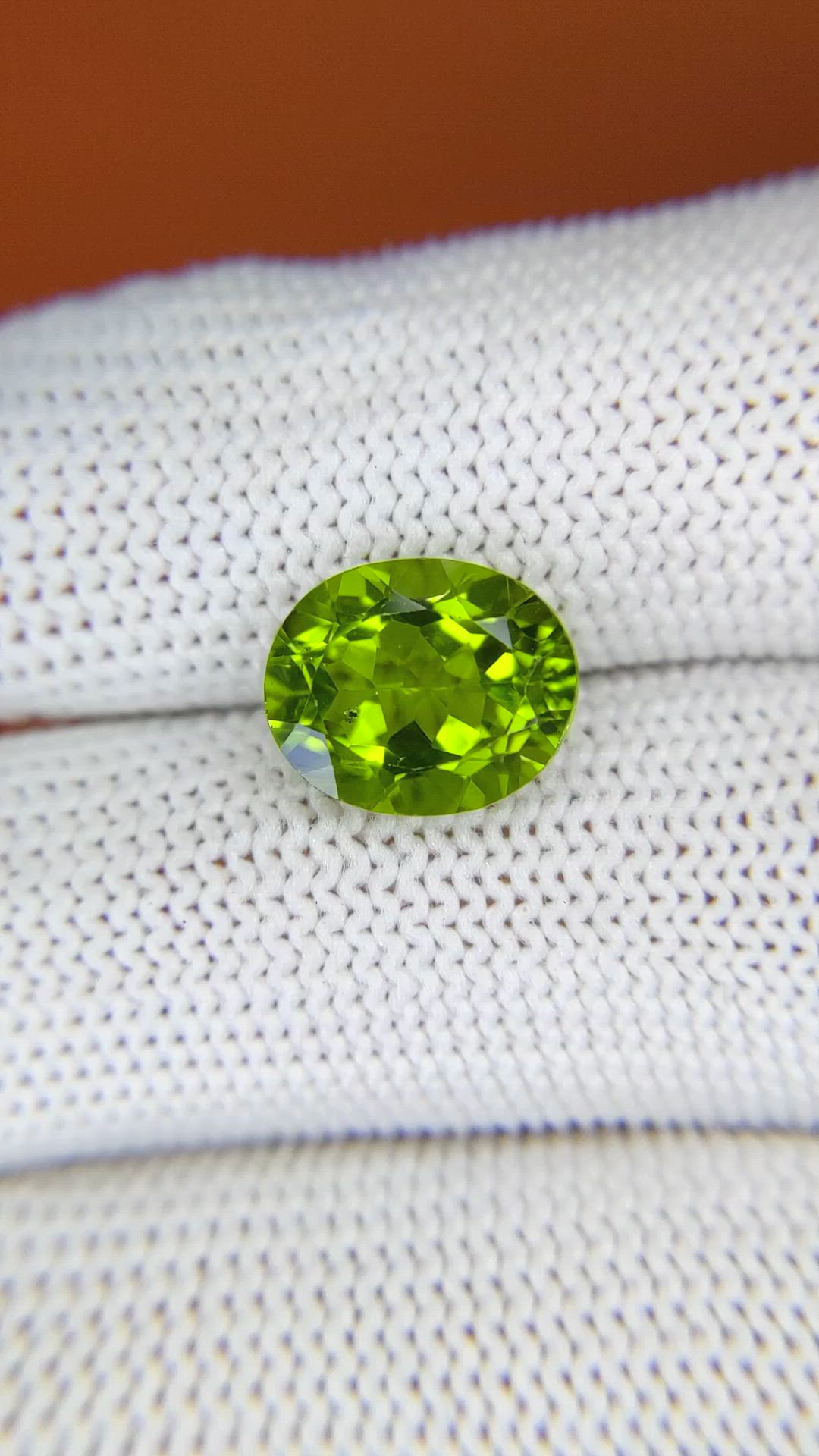 4.50 Ct. Yellowish Green Peridot from Pakistan Size Video