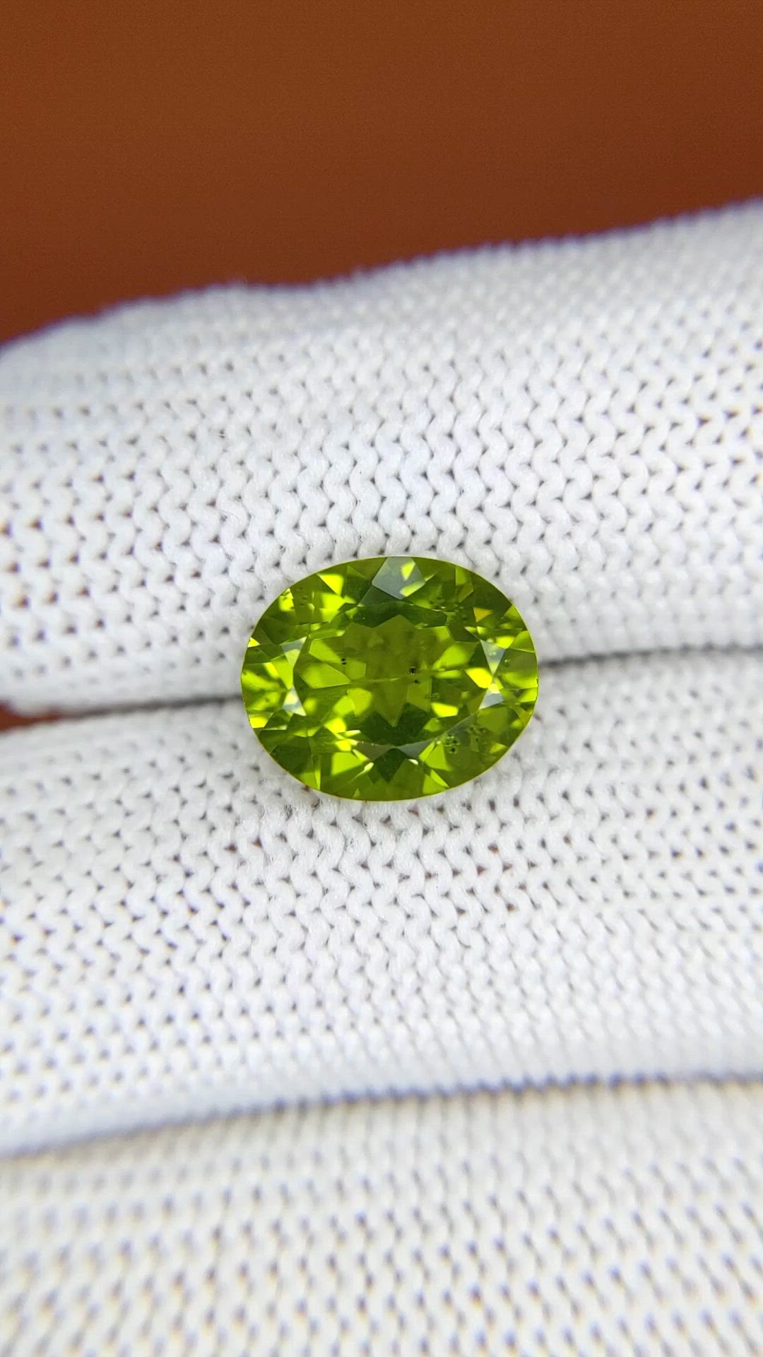 4.39 Ct. Yellowish Green Peridot from Pakistan Size Video