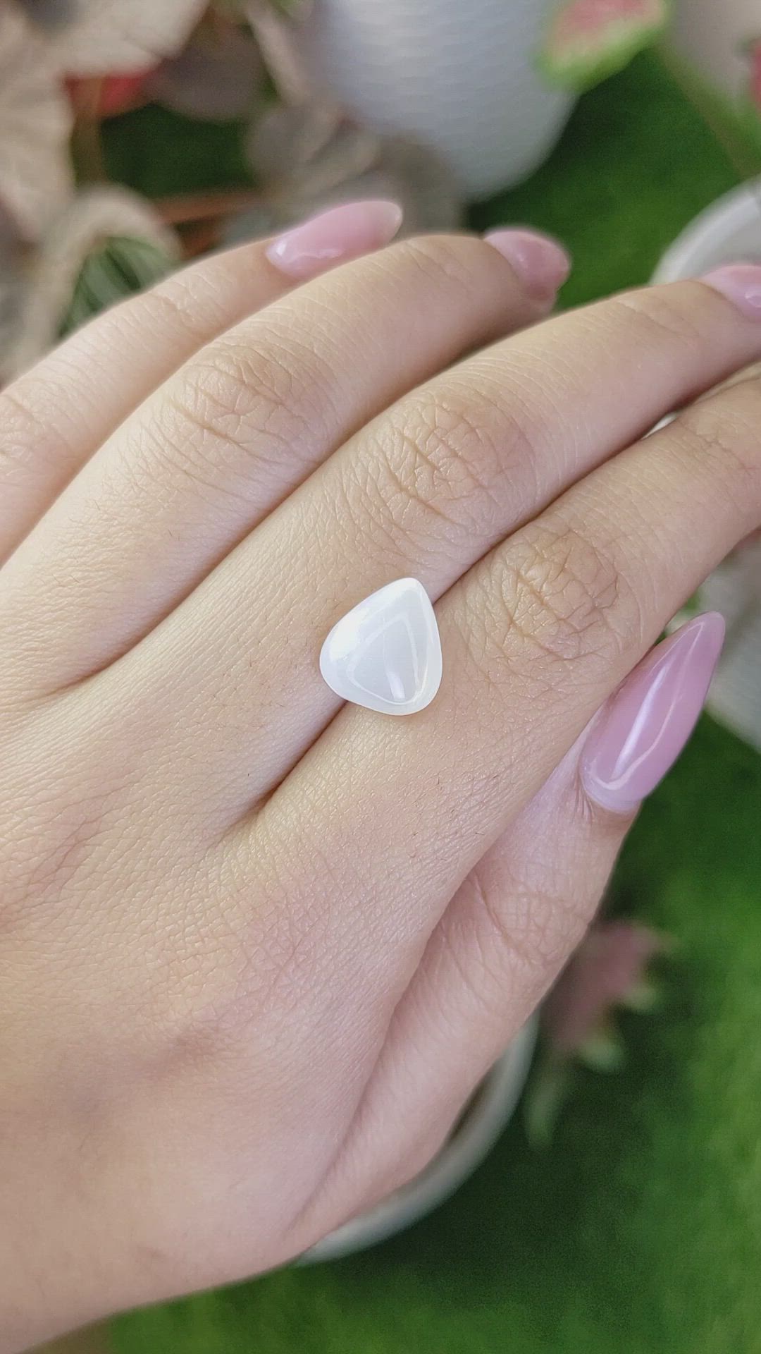 3.98 Ct. White Cabochon Moonstone from Ceylon (Sri Lanka) Size Video