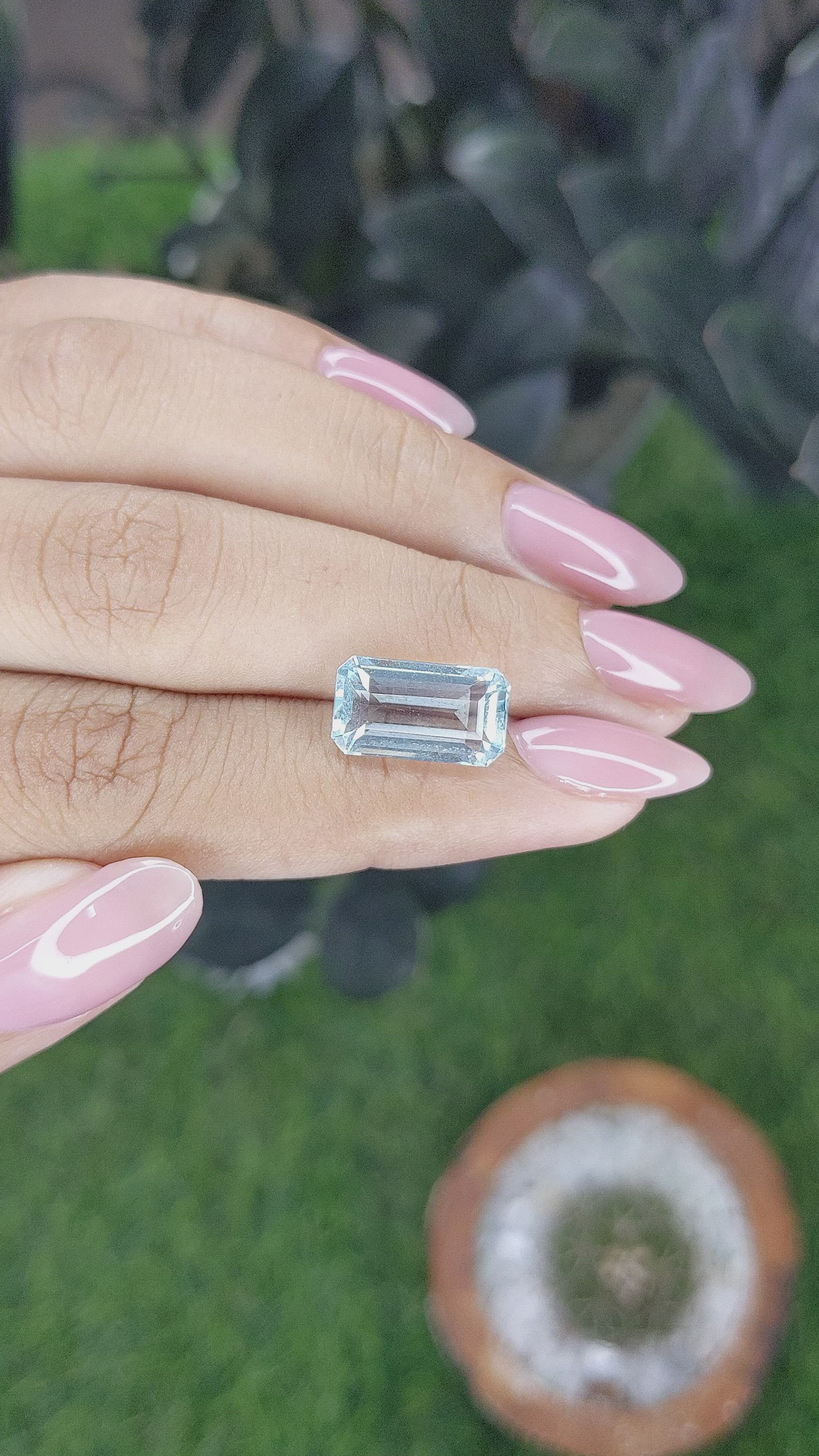 4.65 Ct. Blue Aquamarine from Ceylon (Sri Lanka) Size Video