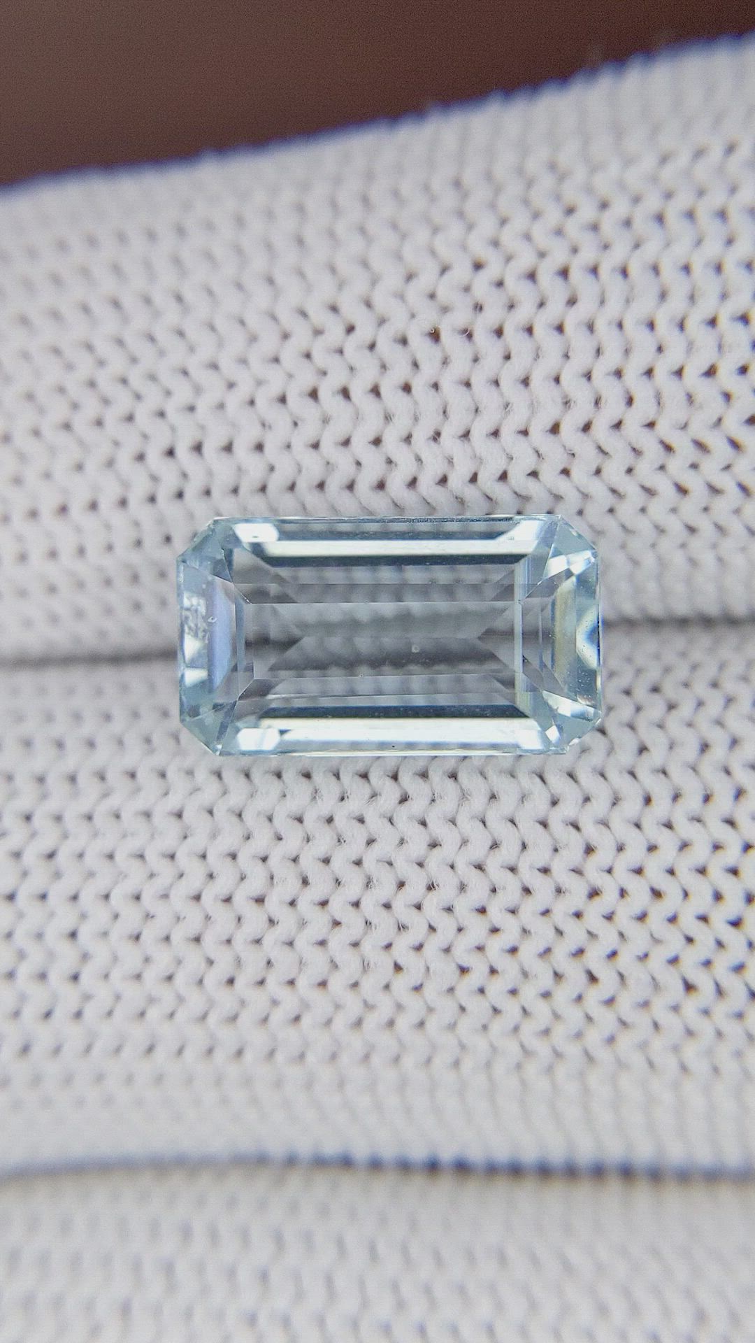 4.65 Ct. Blue Aquamarine from Ceylon (Sri Lanka) Size Video