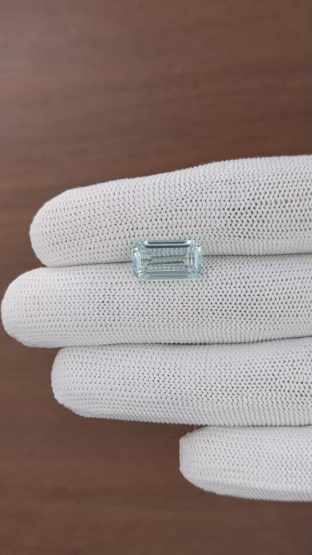 4.65 Ct. Blue Aquamarine from Ceylon (Sri Lanka) Size Video