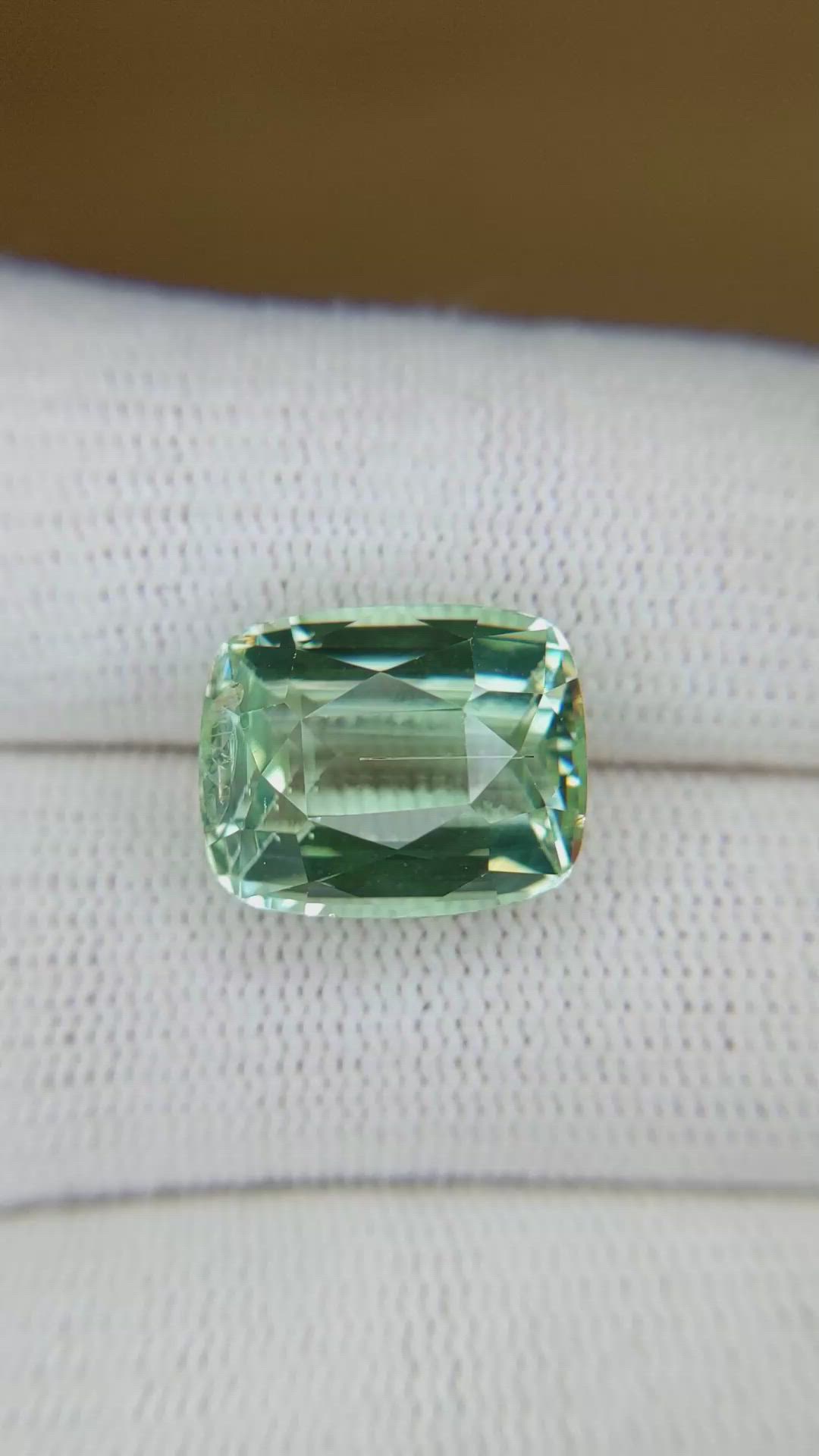 10.90 Ct. Green Beryl from Ceylon (Sri Lanka) Size Video