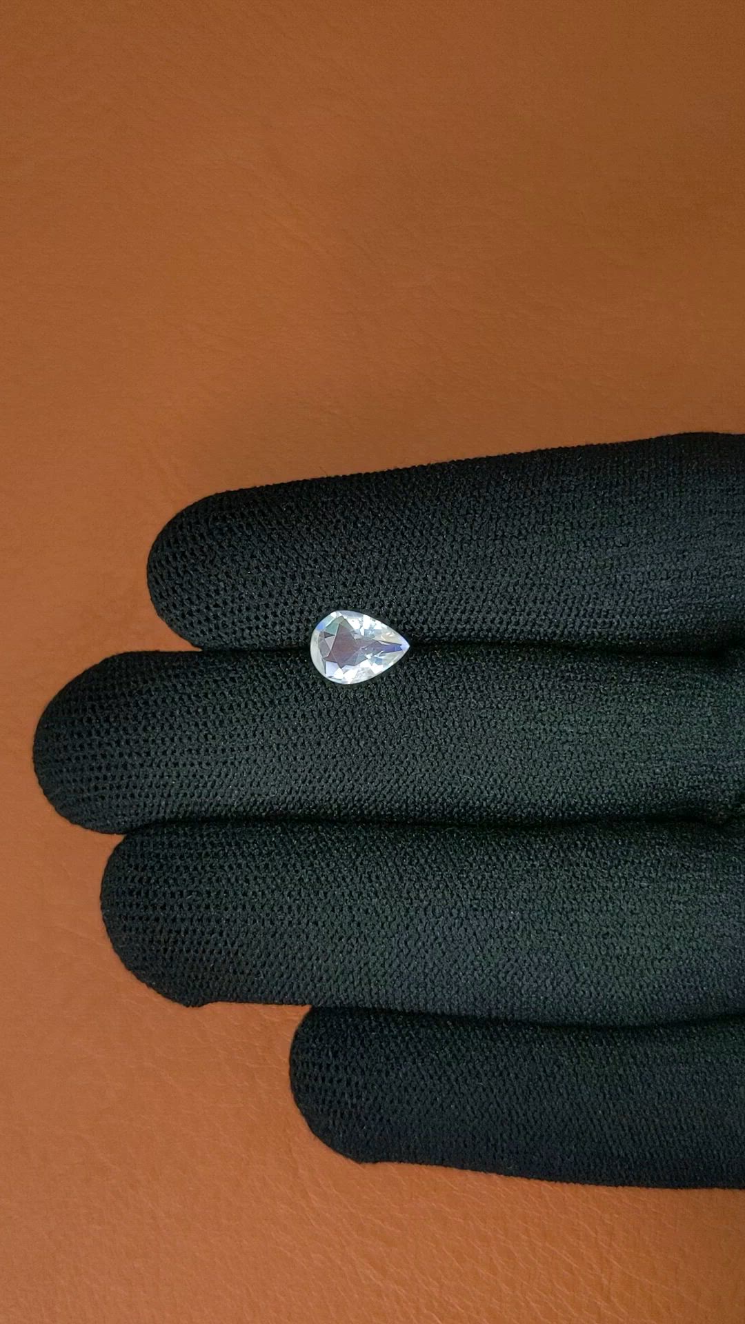 1.08 Ct. Rainbow Moonstone from Ceylon (Sri Lanka) Size Video