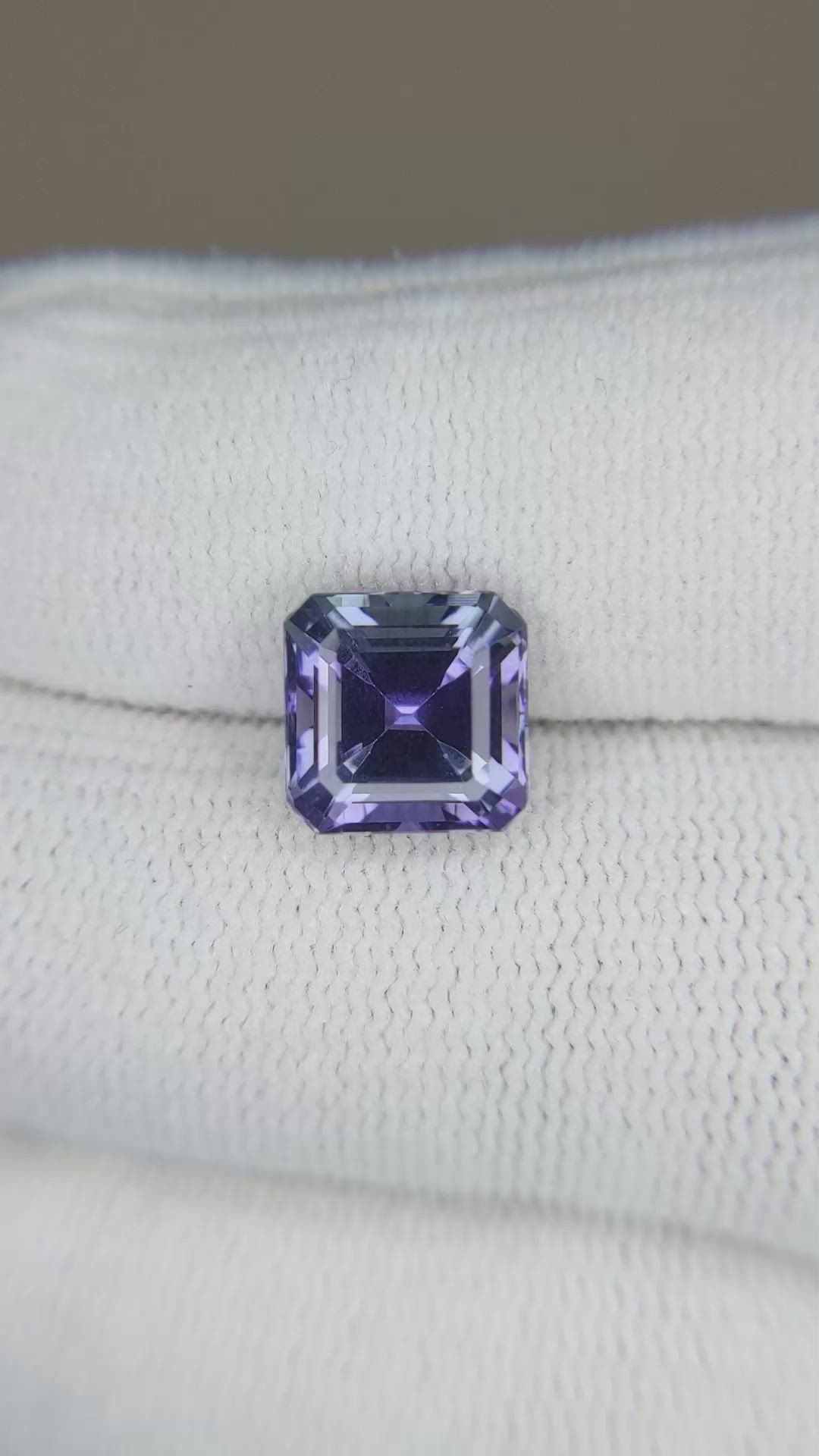 4.00 Ct. Bi Color (Peacock) Tanzanite from Tanzania Size Video