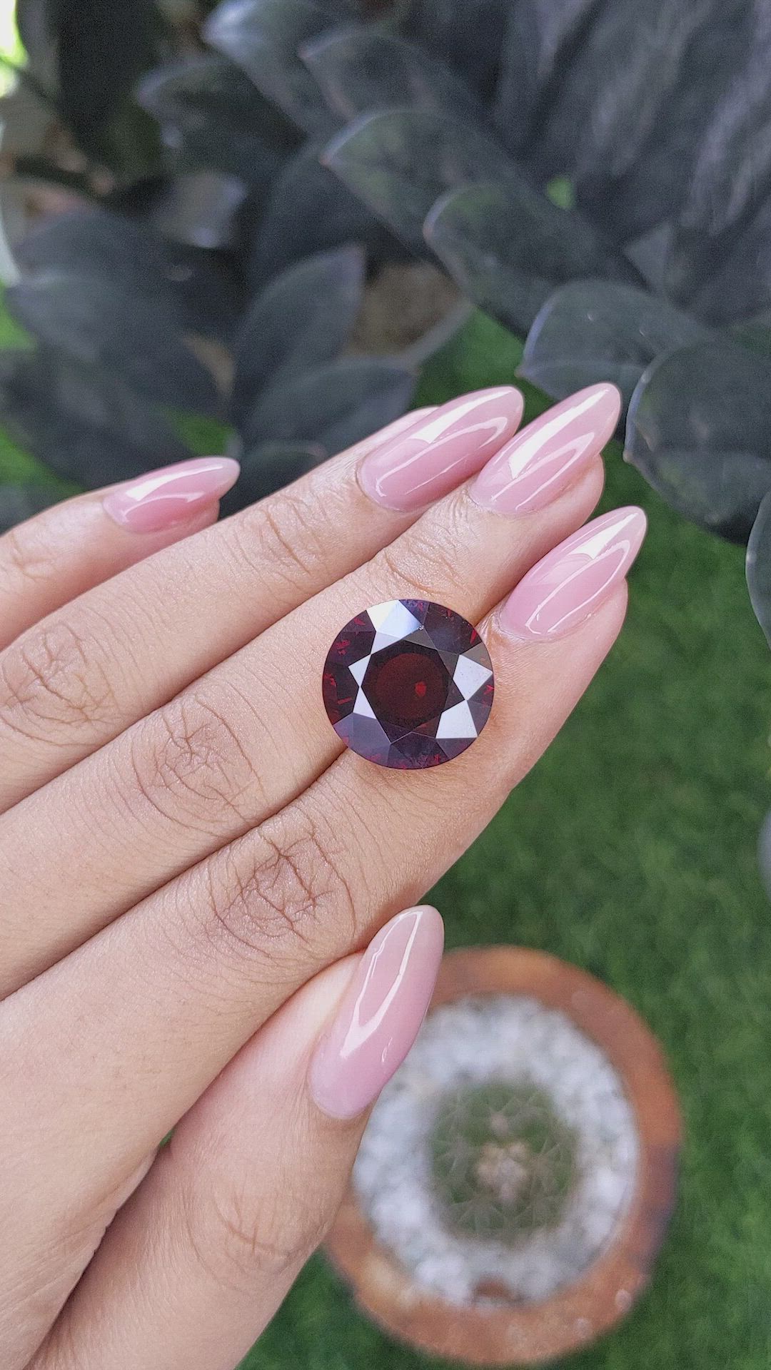 18.07 Ct. Red Garnet from Ceylon (Sri Lanka) Size Video