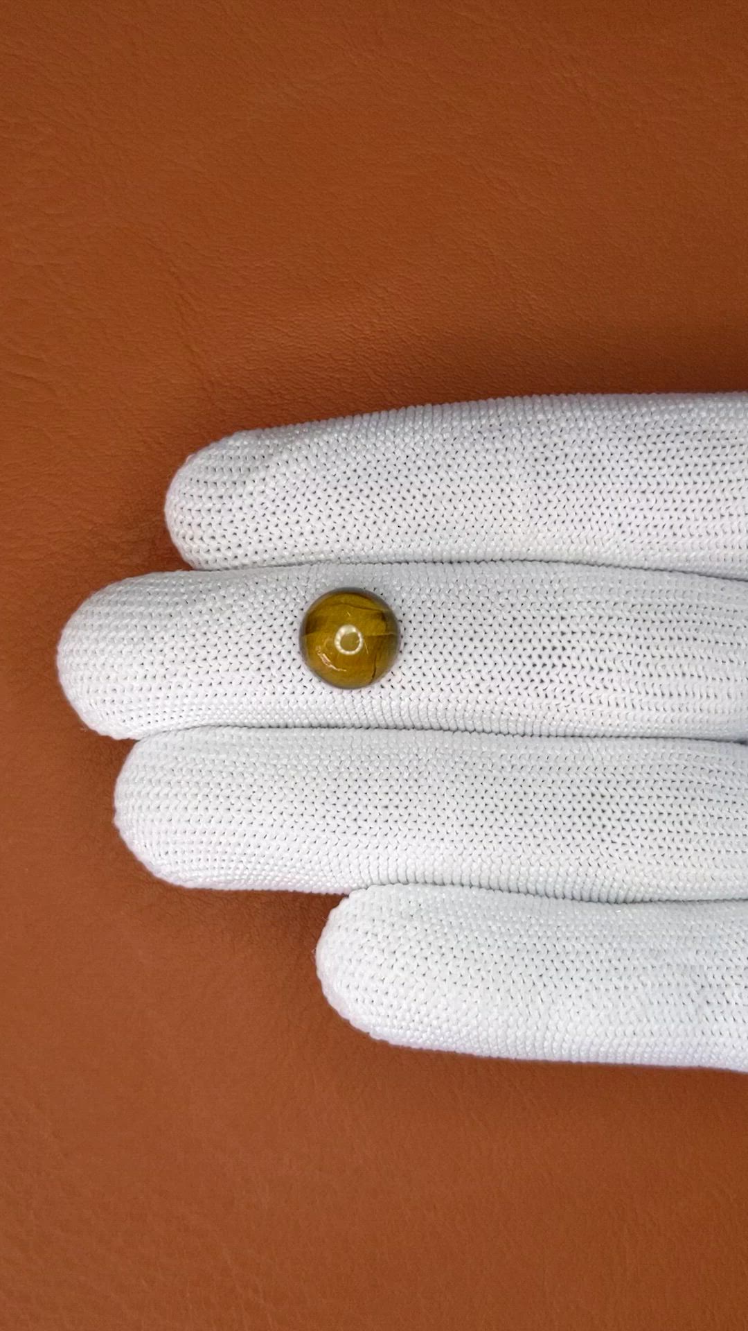 4.40 Ct. Cabochon Tiger's Eye from Ceylon (Sri Lanka) Size Video