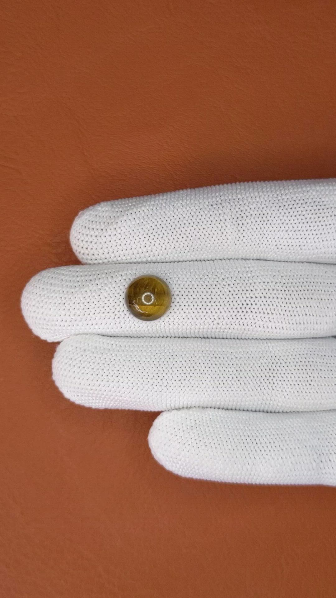4.53 Ct. Cabochon Tiger's Eye from Ceylon (Sri Lanka) Size Video