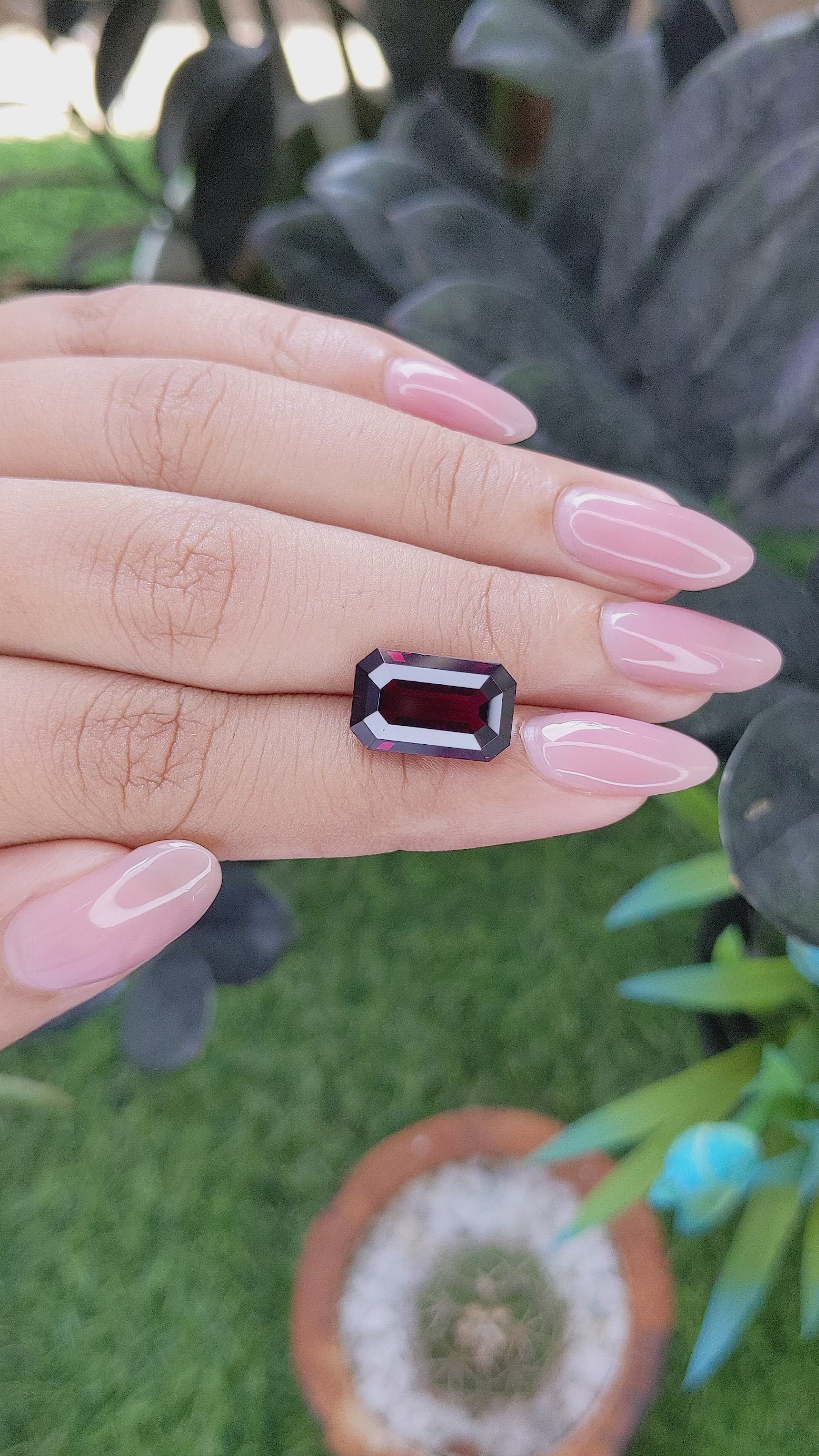 7.67 Ct. Pinkish Purple Garnet from Ceylon (Sri Lanka) Size Video