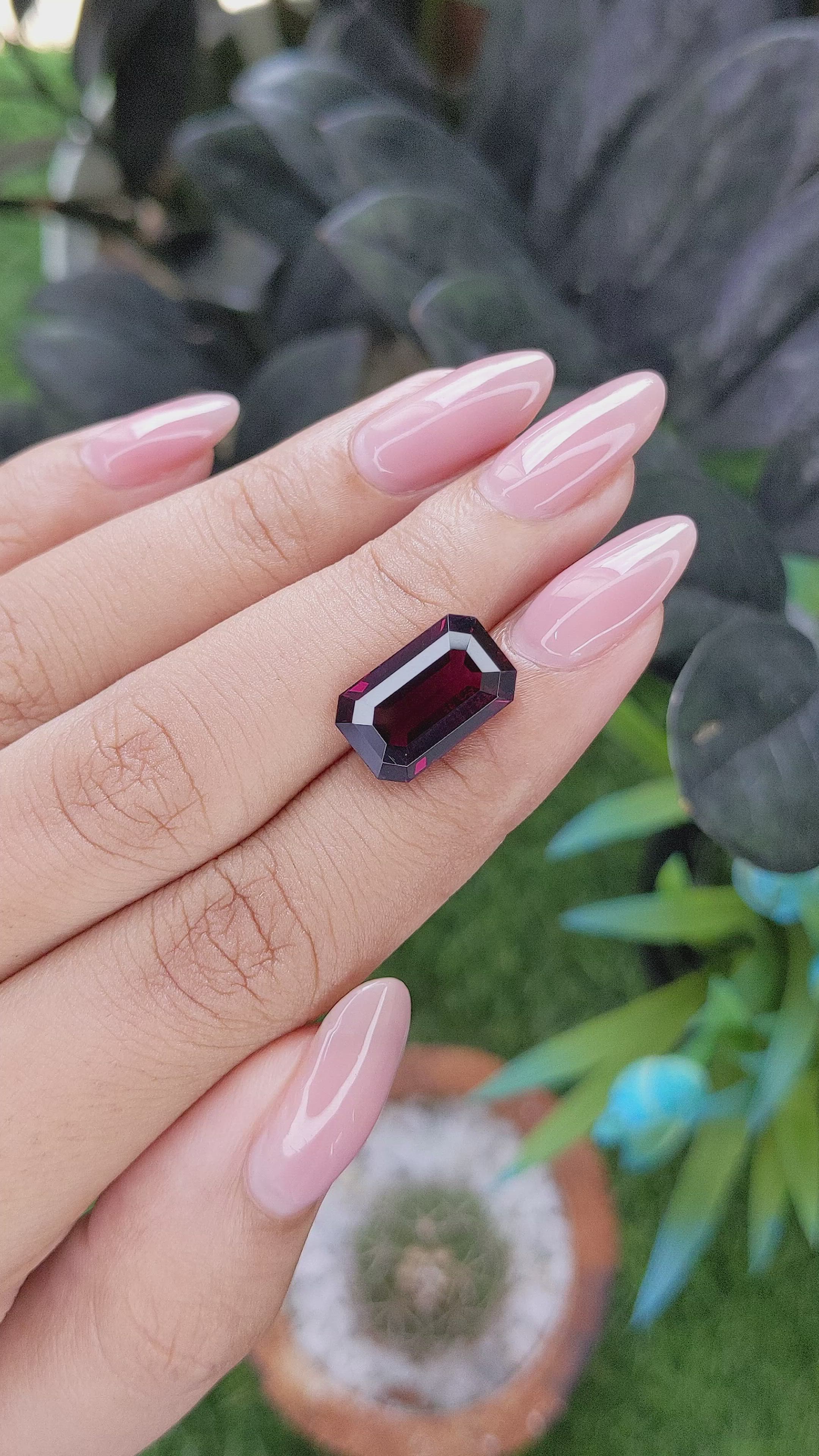 7.67 Ct. Pinkish Purple Garnet from Ceylon (Sri Lanka) Size Video