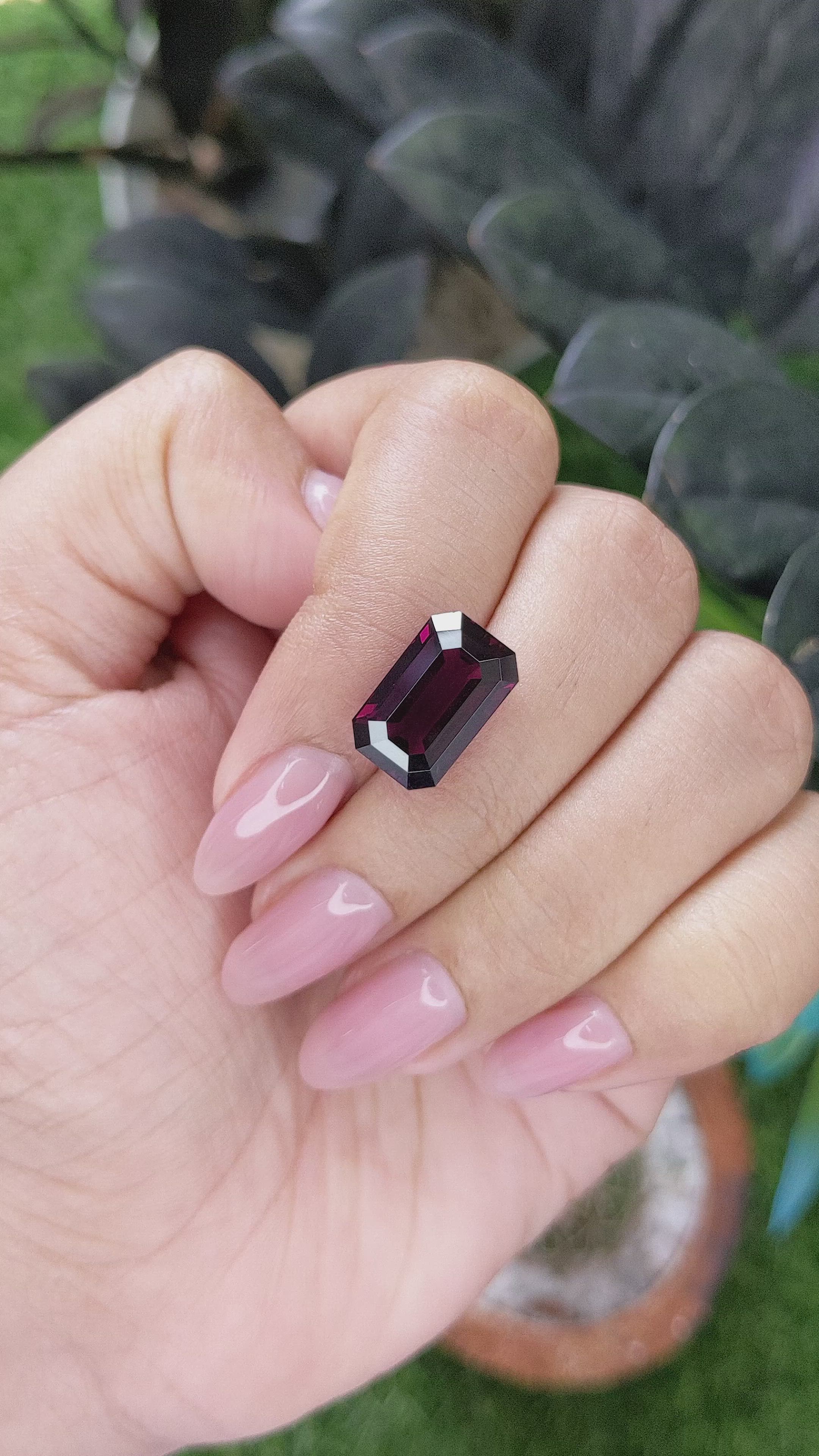 7.67 Ct. Pinkish Purple Garnet from Ceylon (Sri Lanka) Size Video