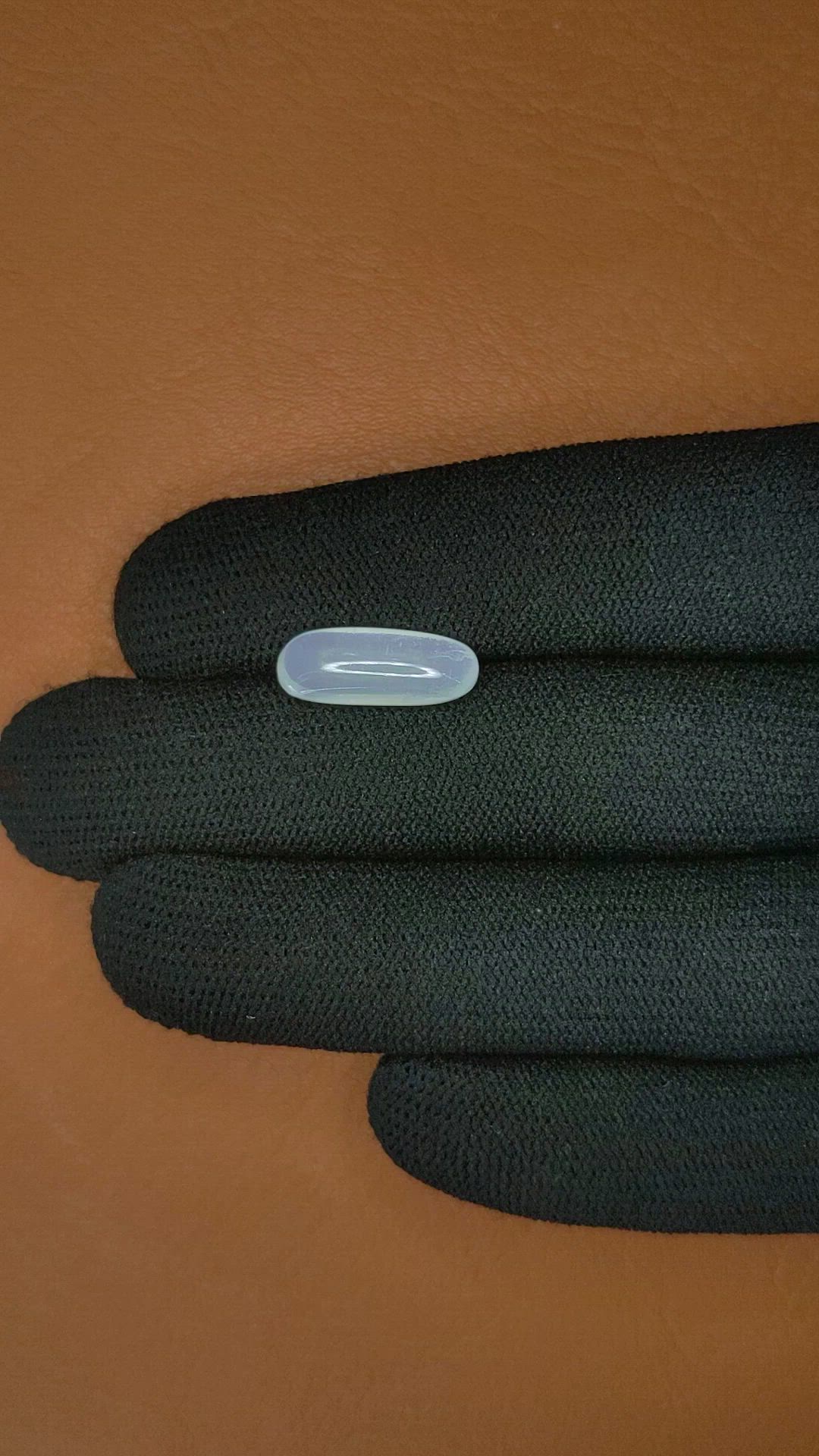 4.62 Ct. White Cabochon Moonstone from Ceylon (Sri Lanka) Size Video