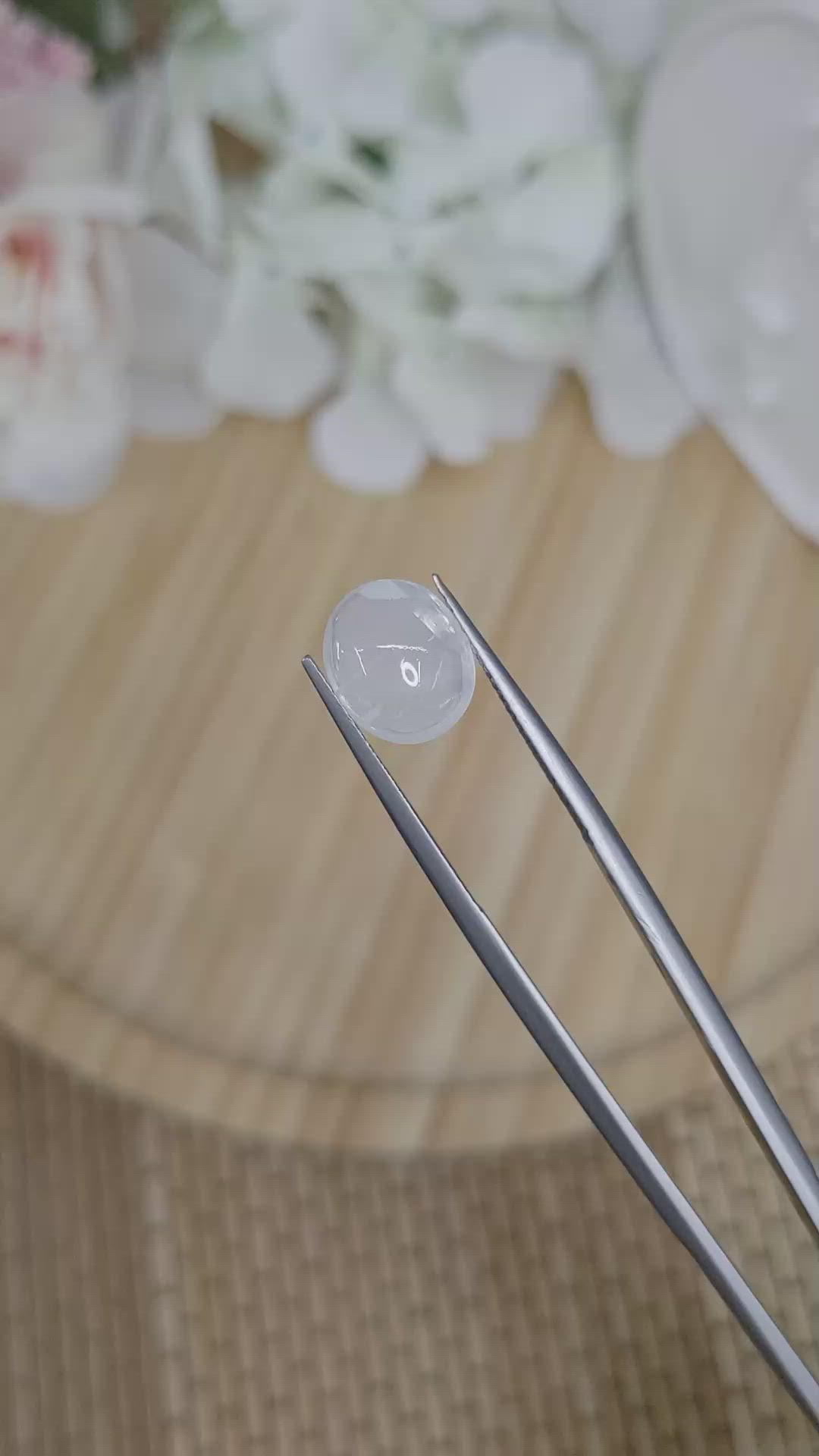 2.81 Ct. White Cabochon Moonstone from Ceylon (Sri Lanka) Size Video