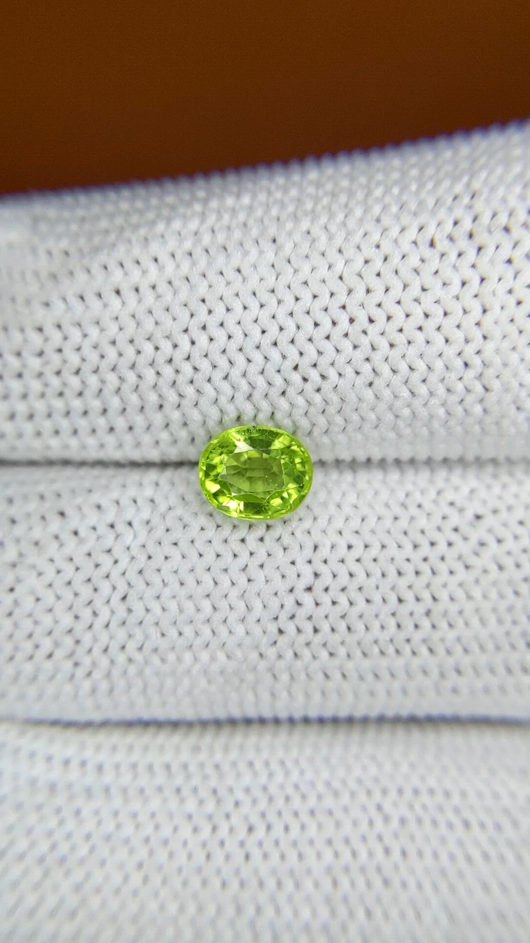 0.95 Ct. Green (Lime Green) Peridot from Pakistan Size Video