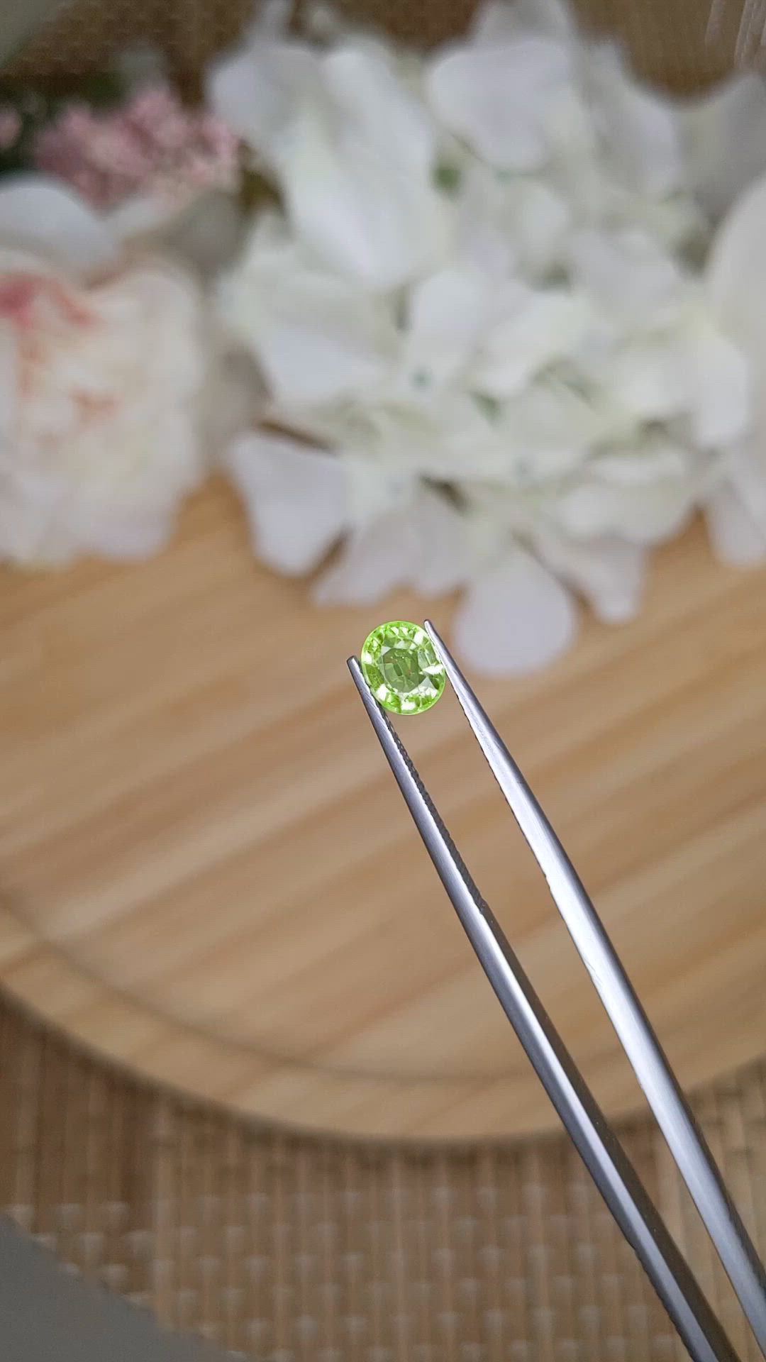 0.95 Ct. Green (Lime Green) Peridot from Pakistan Size Video