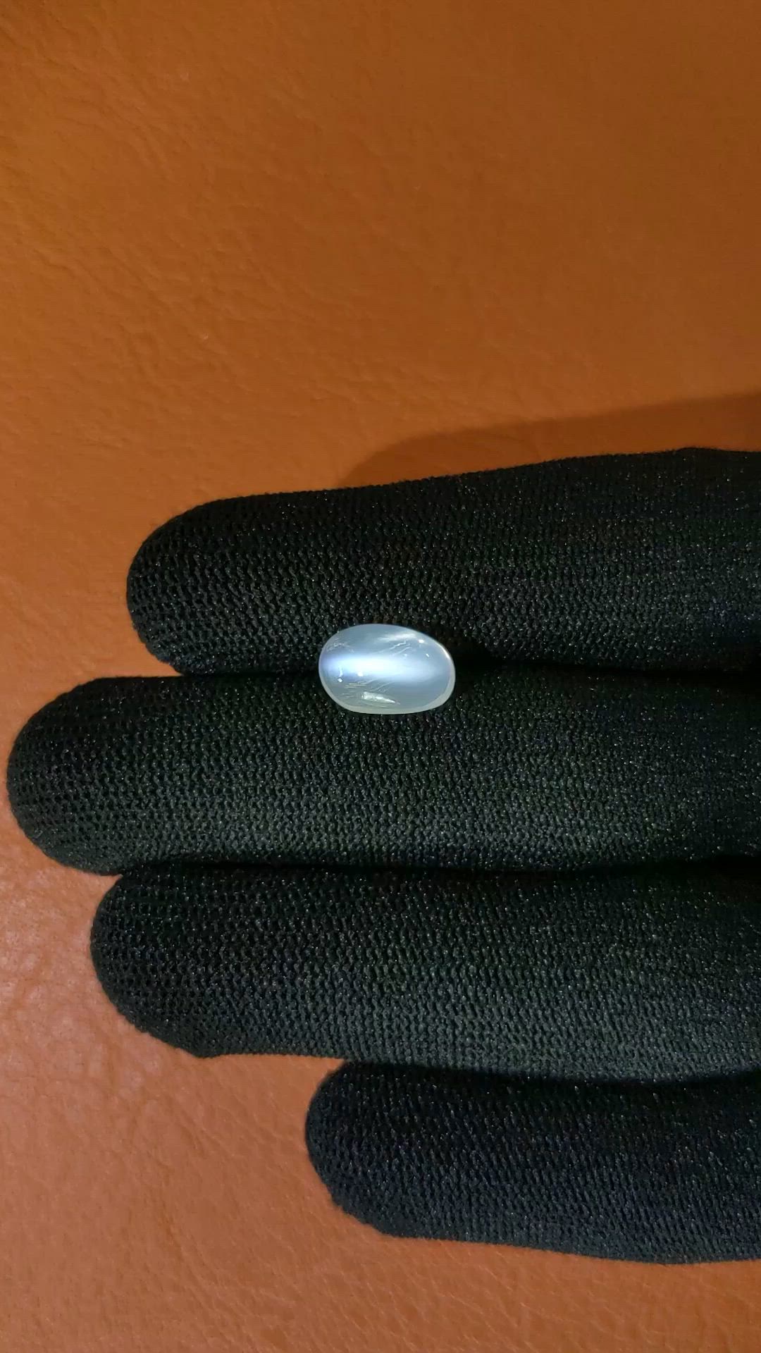 3.31 Ct. White Cabochon Moonstone from Ceylon (Sri Lanka) Size Video