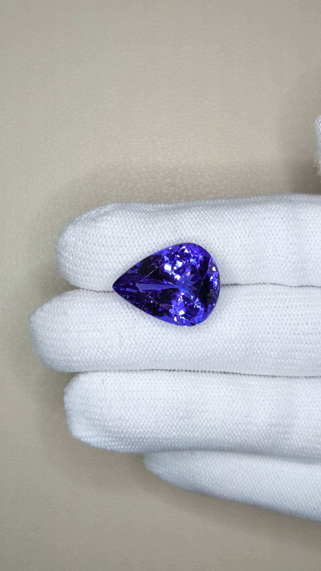 14.98 Ct. Violetish Blue Tanzanite from Tanzania Size Video