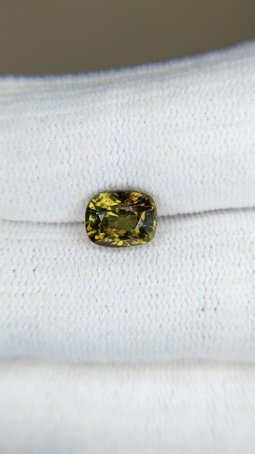 2.64 Ct. Alexandrite from Ceylon (Sri Lanka) Size Video