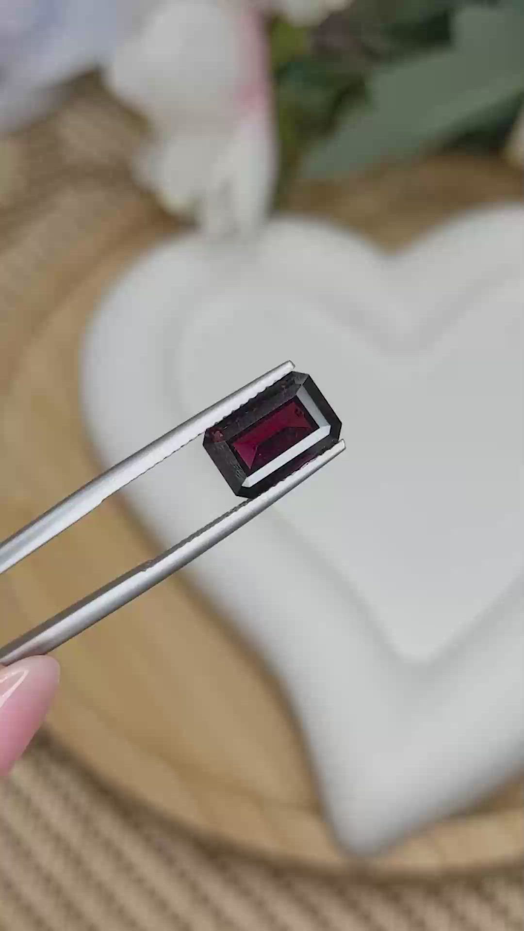 3.30 Ct. Purplish Pink Rhodolite Garnet from Ceylon (Sri Lanka) Size Video