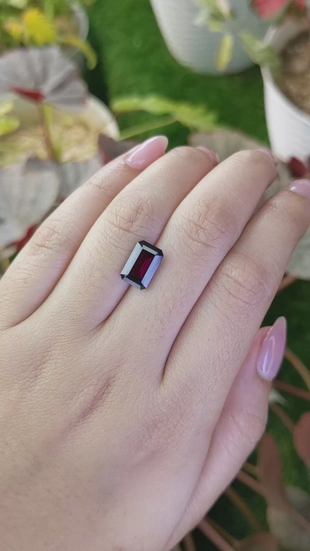 3.30 Ct. Purplish Pink Rhodolite Garnet from Ceylon (Sri Lanka) Size Video