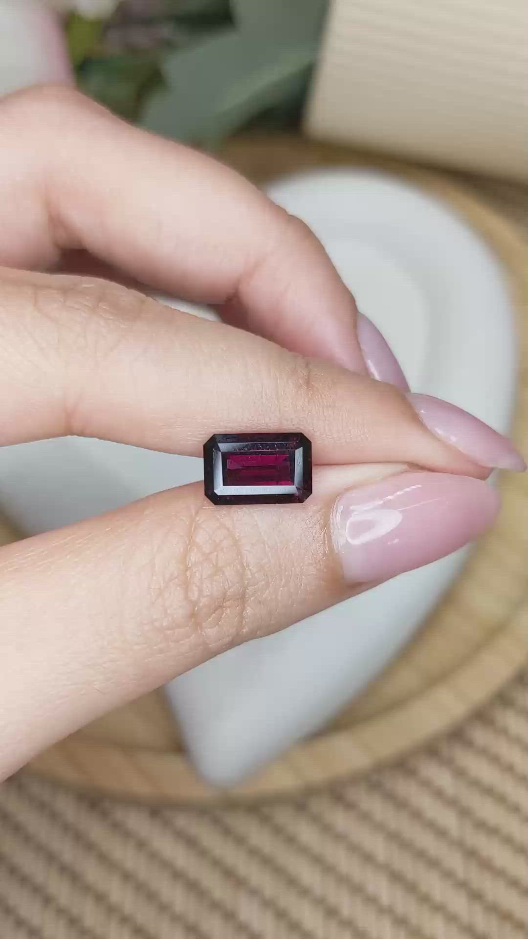 3.30 Ct. Purplish Pink Rhodolite Garnet from Ceylon (Sri Lanka) Size Video