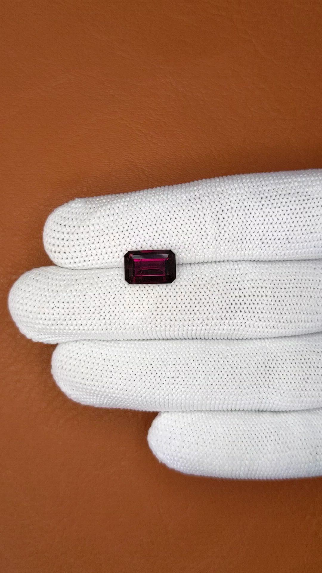 3.30 Ct. Purplish Pink Rhodolite Garnet from Ceylon (Sri Lanka) Size Video