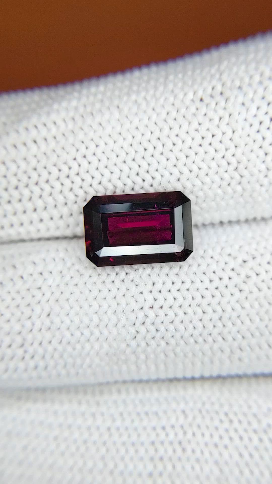 3.30 Ct. Purplish Pink Rhodolite Garnet from Ceylon (Sri Lanka) Size Video